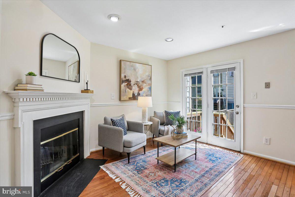 HOLLY POINTE - Residential