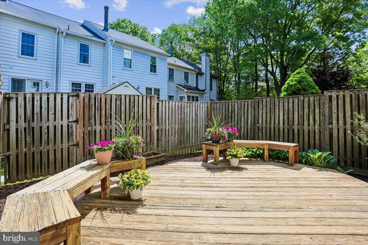 HOLLY POINTE - Residential