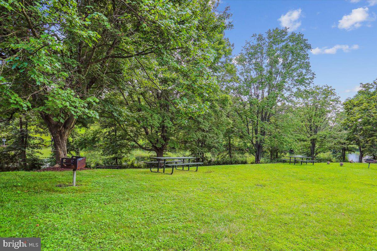 HOLLY POINTE - Residential