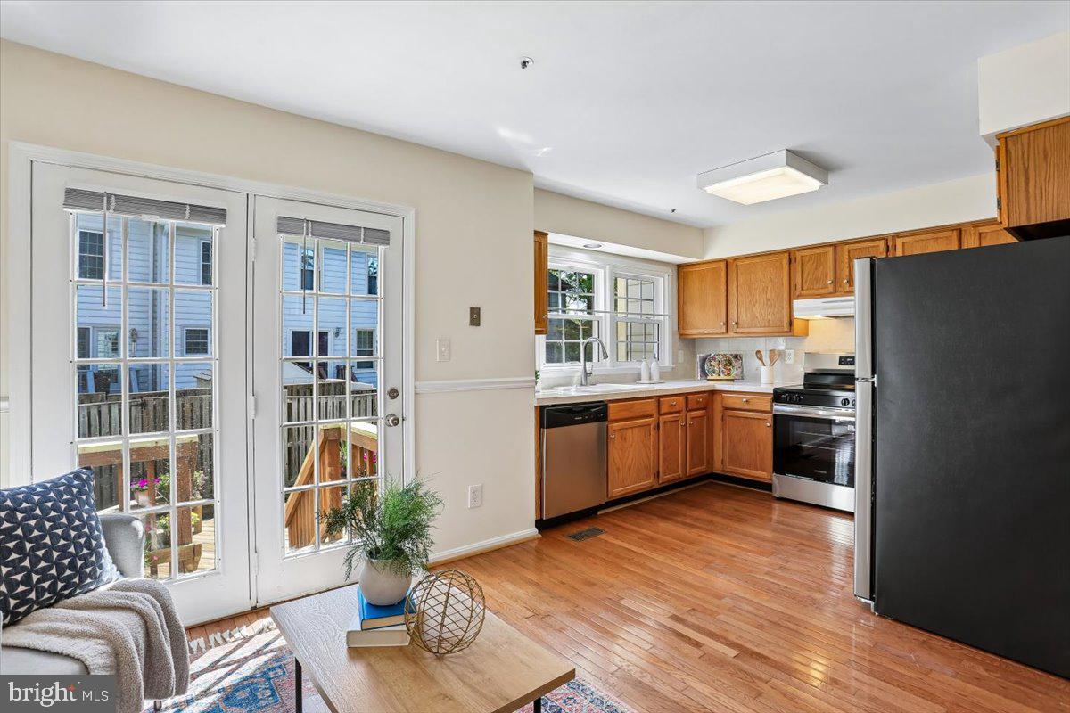 HOLLY POINTE - Residential