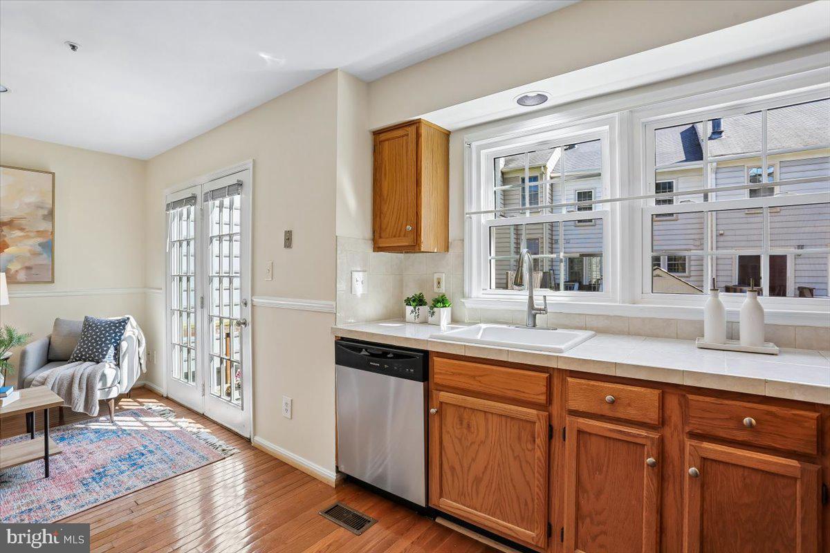 HOLLY POINTE - Residential