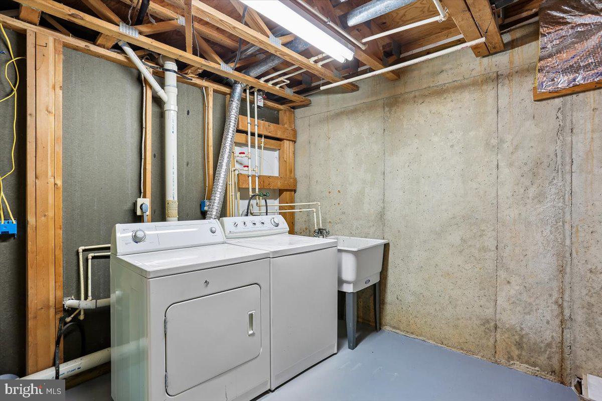 HOLLY POINTE - Residential