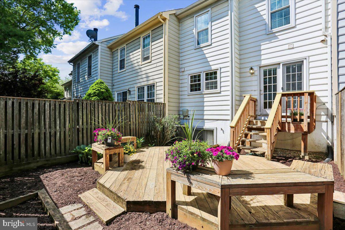 HOLLY POINTE - Residential