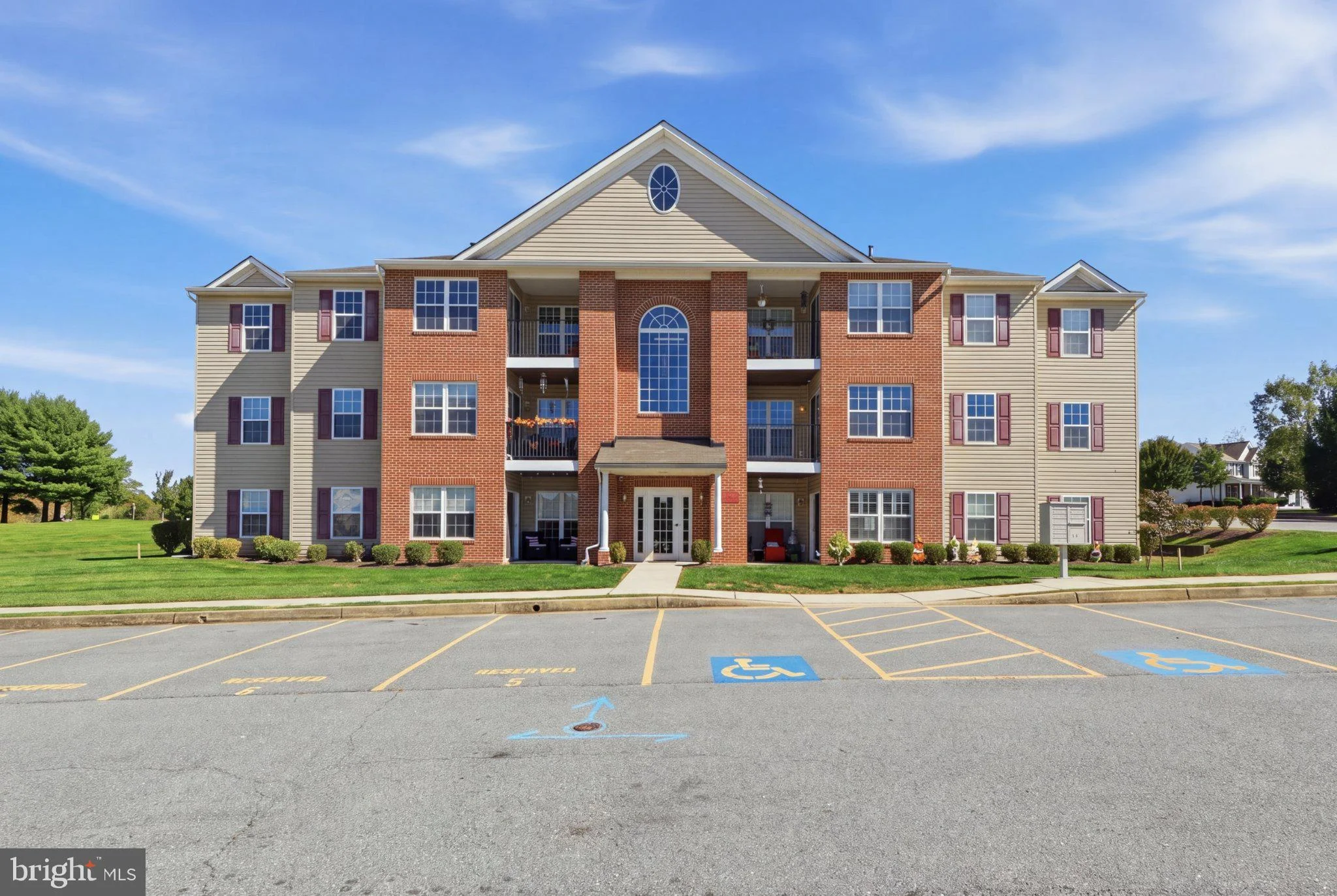 800 Wembley Drive Unit 2D