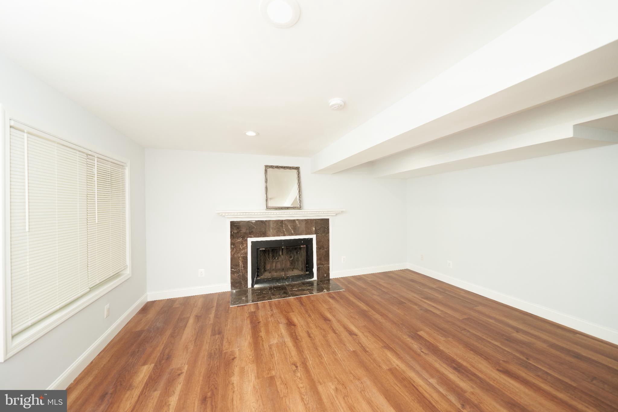 VILLA D ESTE VILLAGE - Residential Lease