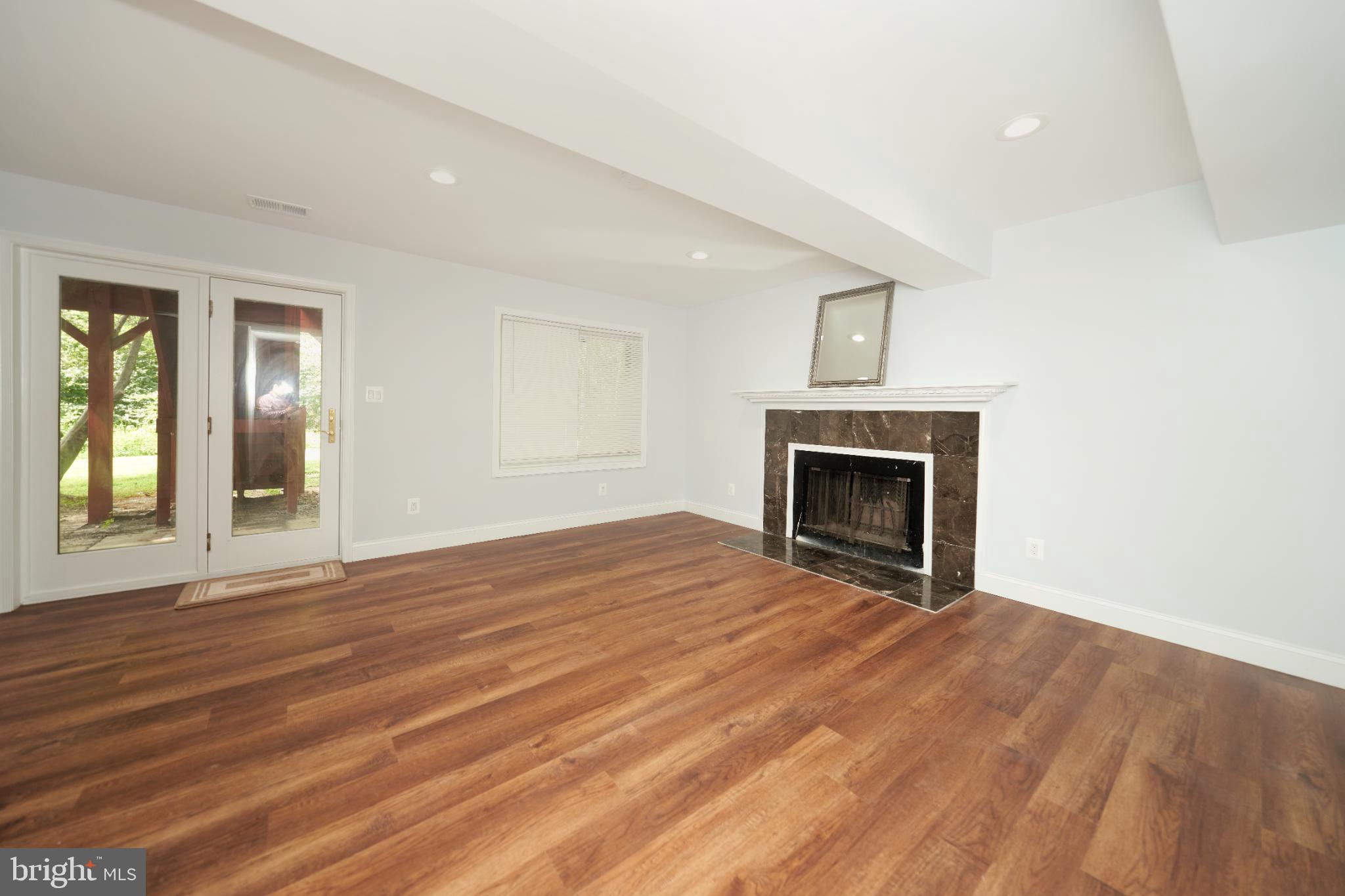 VILLA D ESTE VILLAGE - Residential Lease