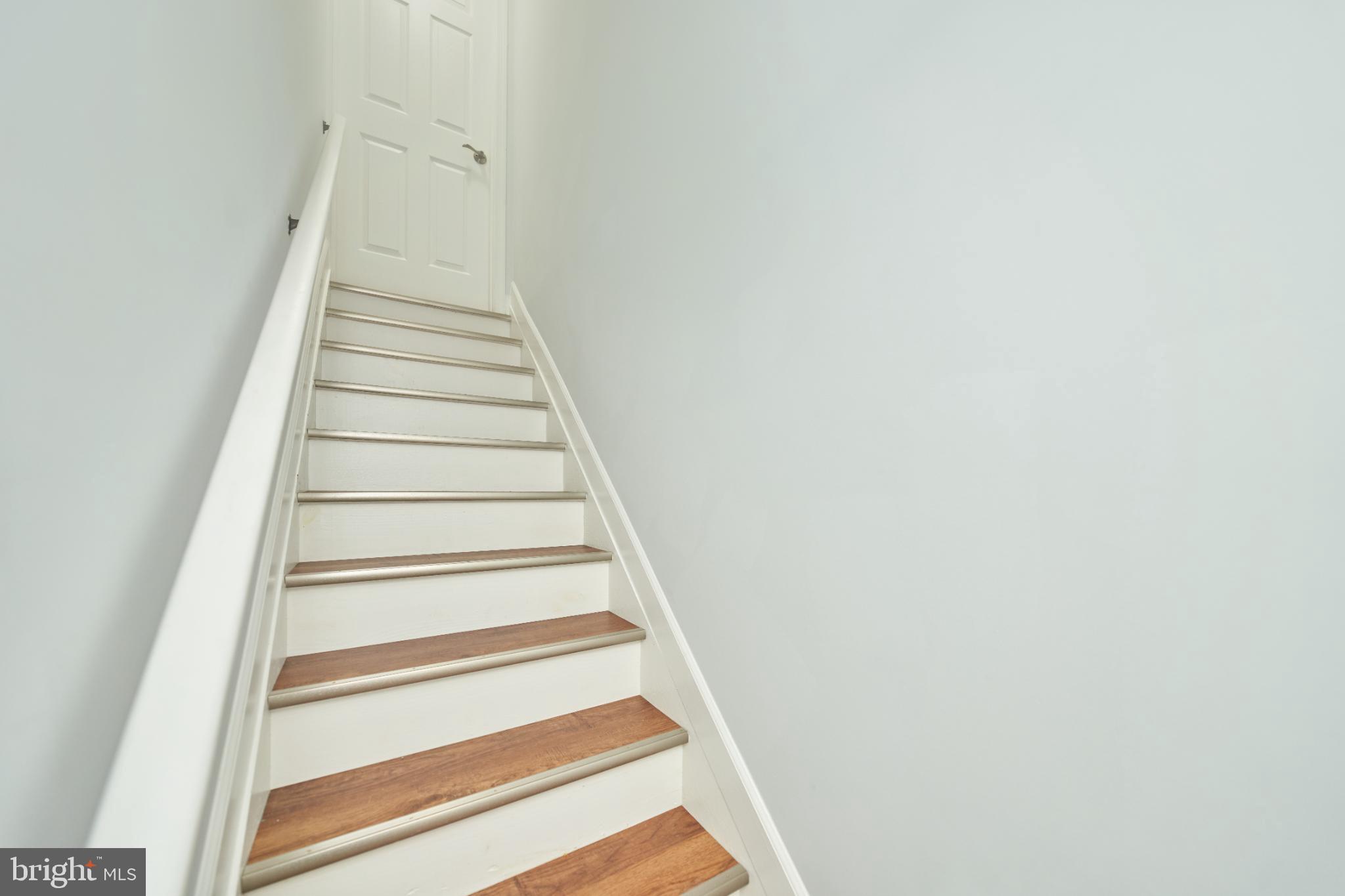 VILLA D ESTE VILLAGE - Residential Lease