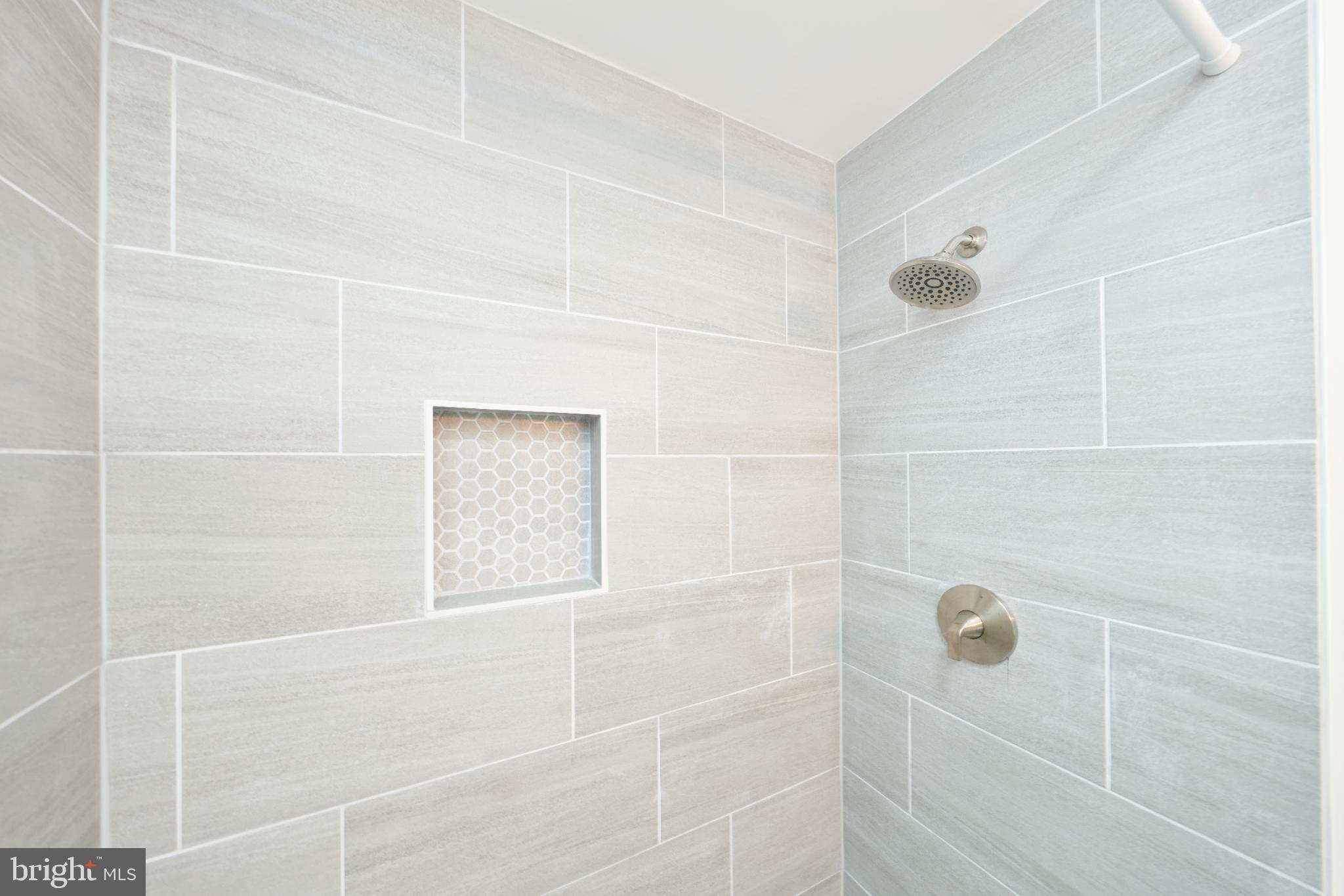 VILLA D ESTE VILLAGE - Residential Lease