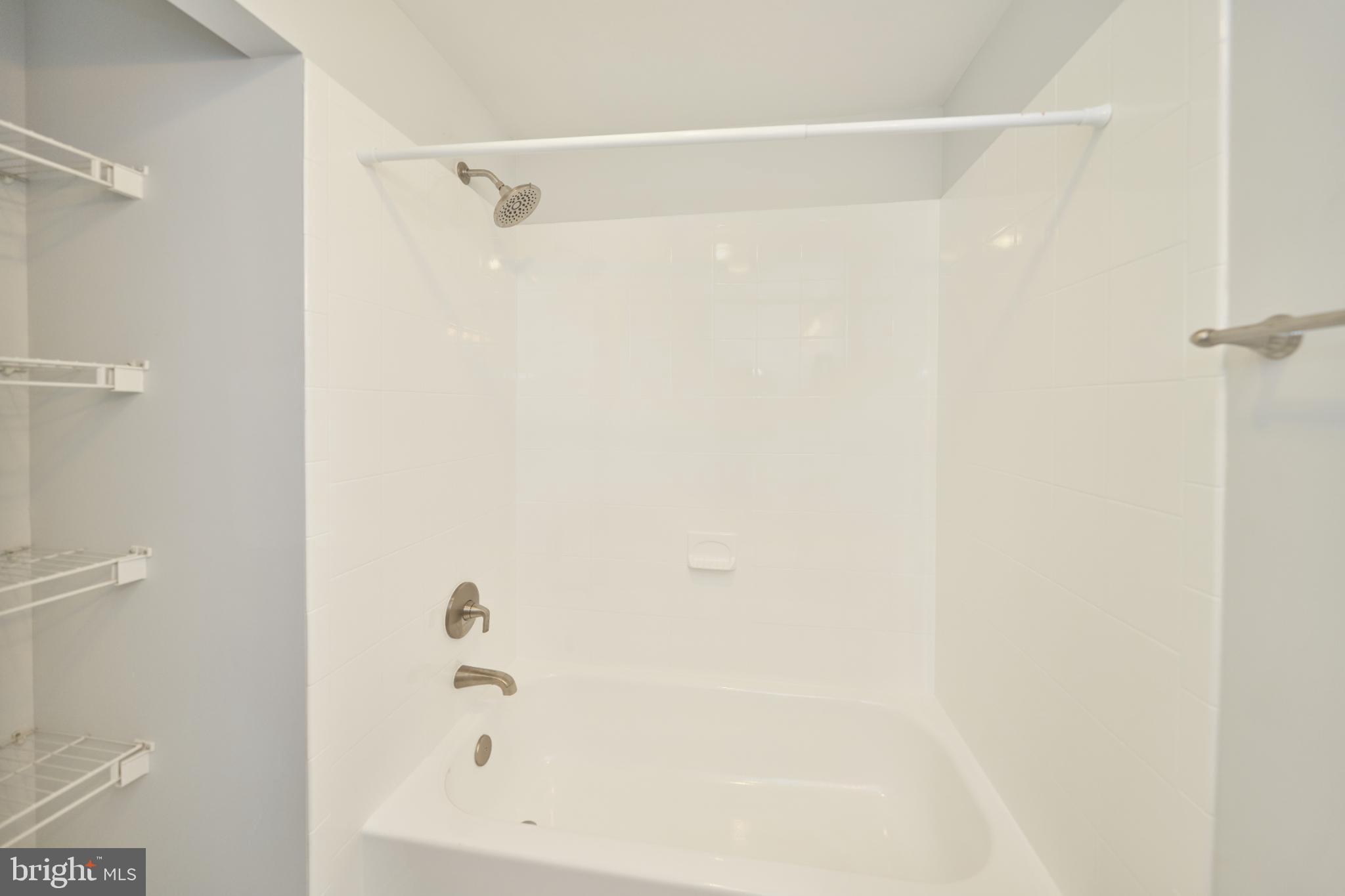 VILLA D ESTE VILLAGE - Residential Lease