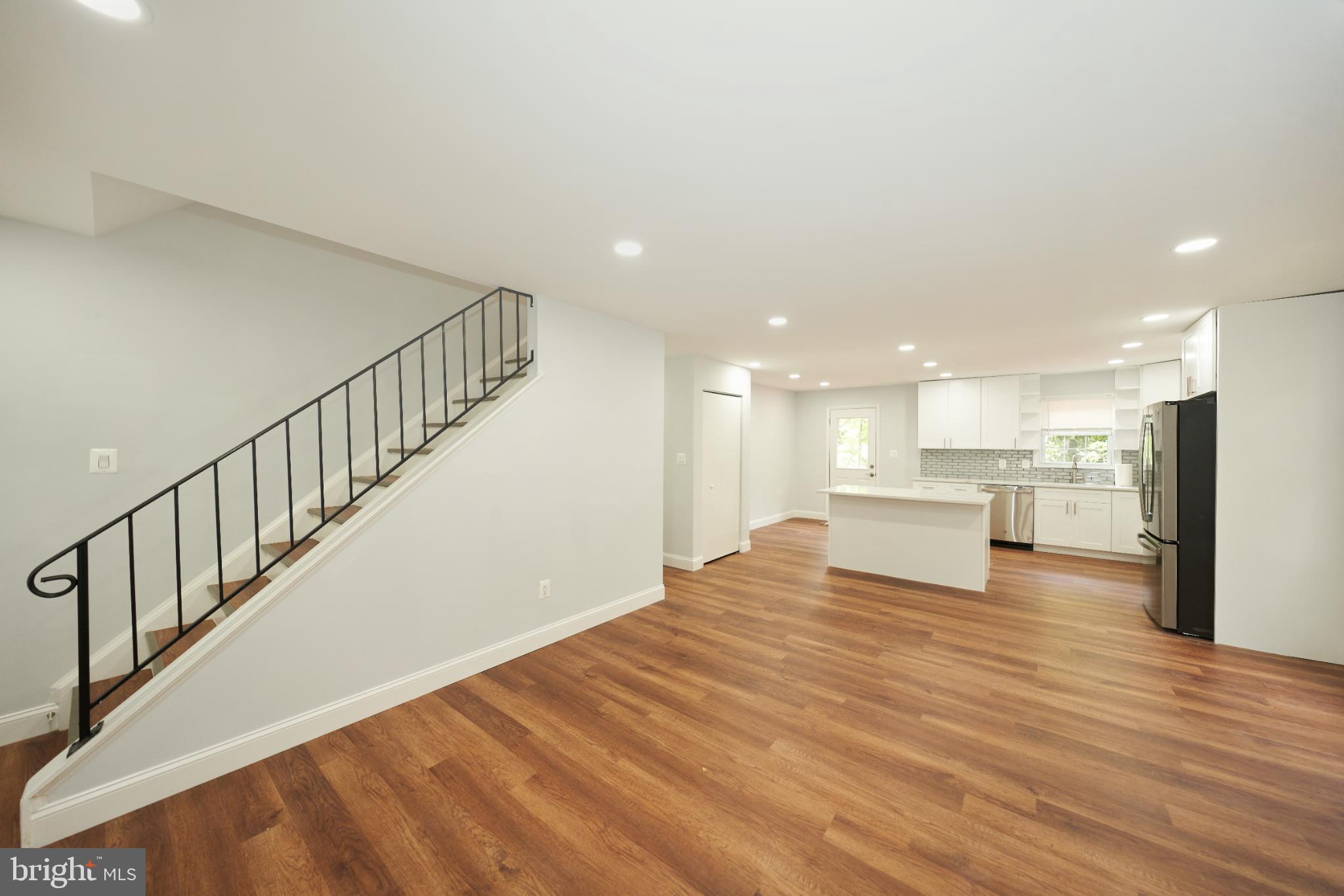 VILLA D ESTE VILLAGE - Residential Lease