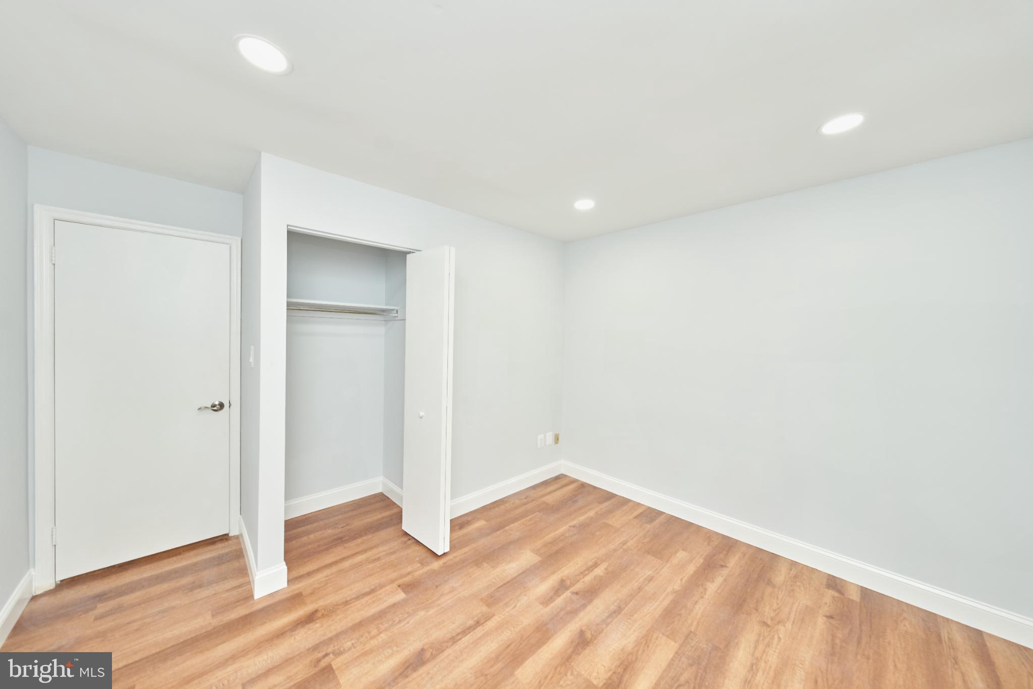 VILLA D ESTE VILLAGE - Residential Lease