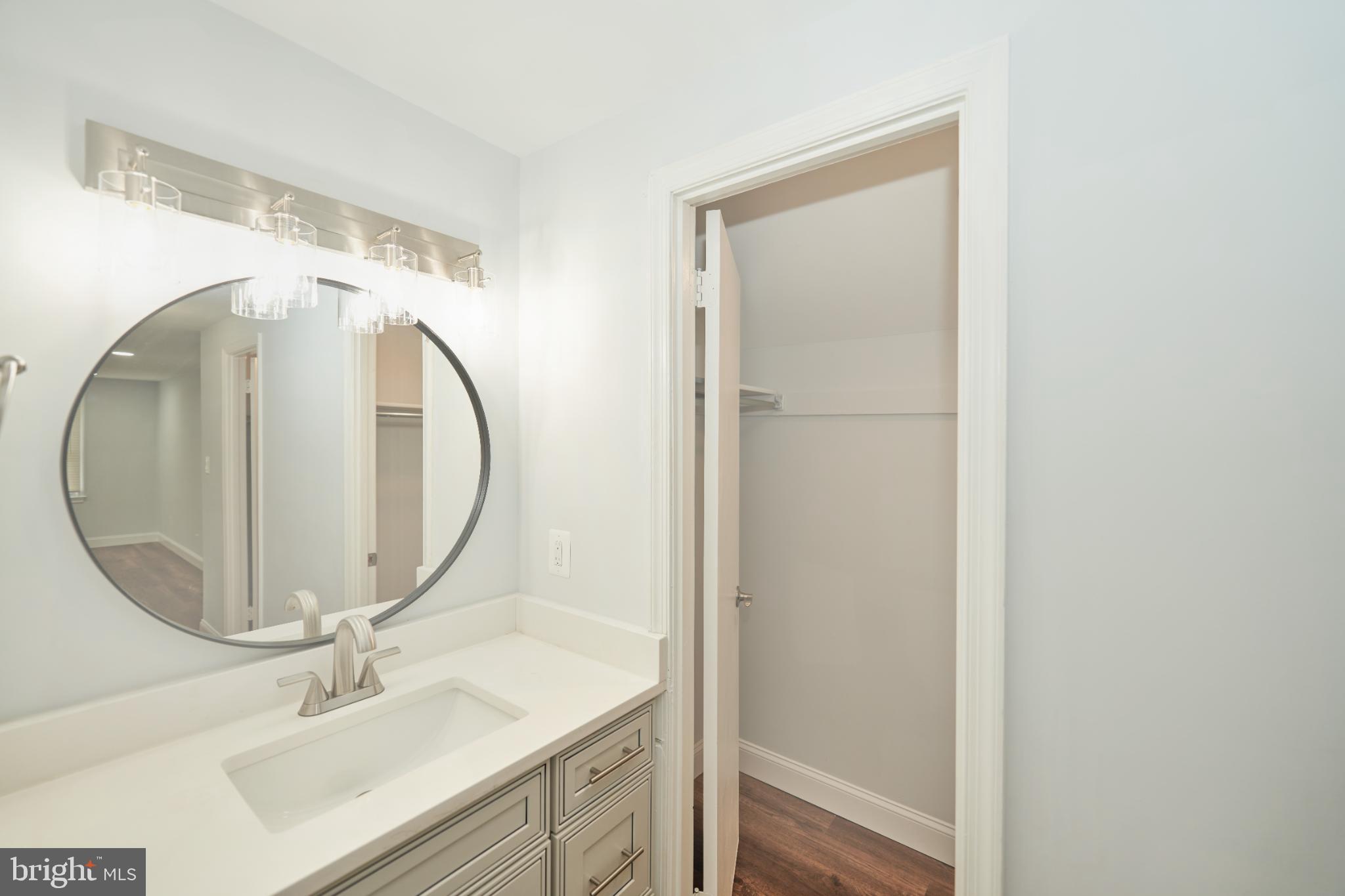 VILLA D ESTE VILLAGE - Residential Lease