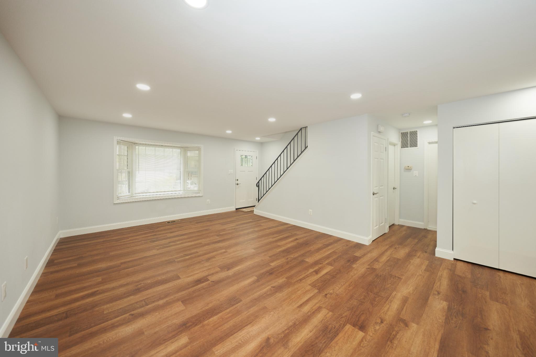 VILLA D ESTE VILLAGE - Residential Lease