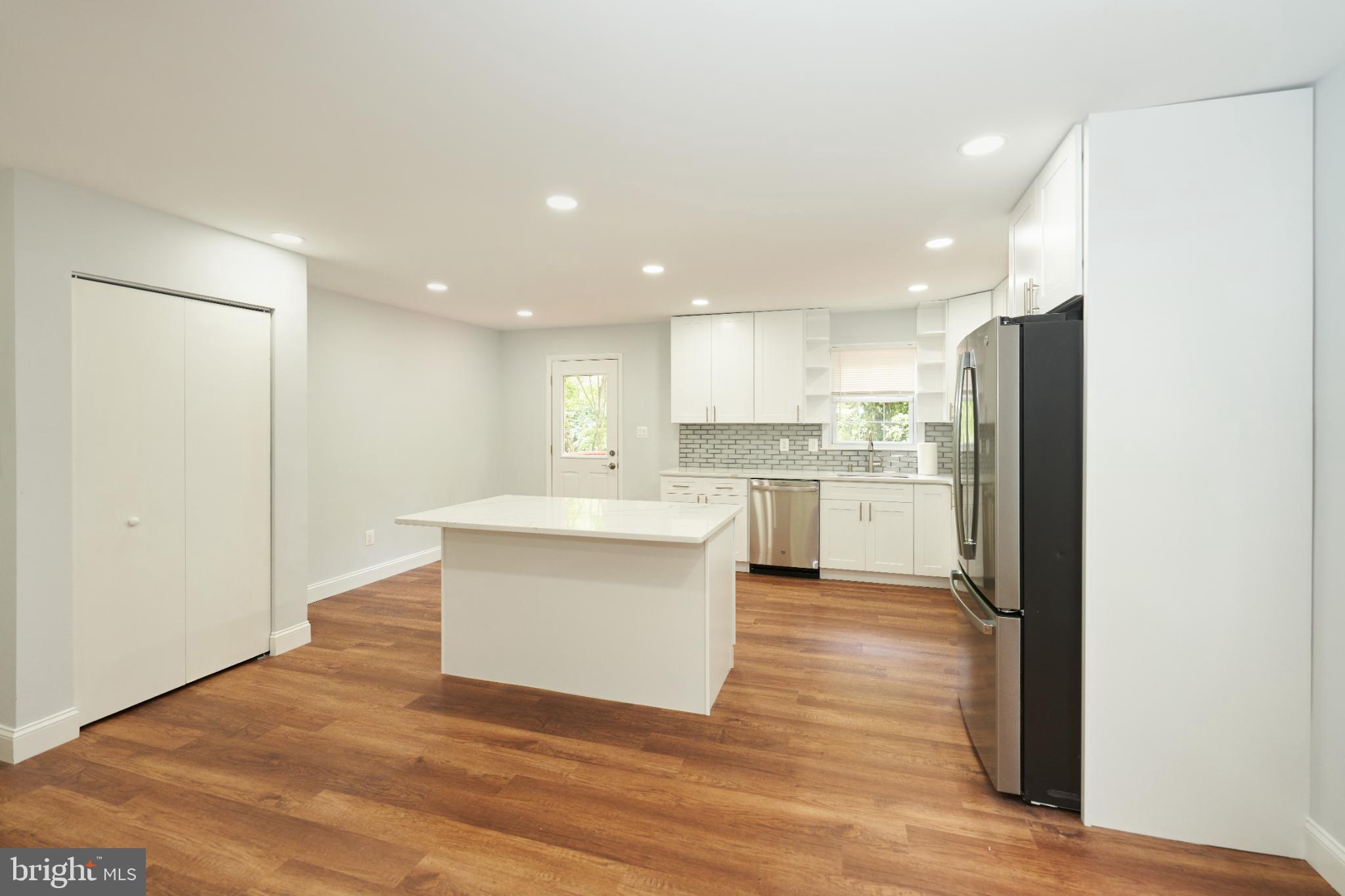 VILLA D ESTE VILLAGE - Residential Lease