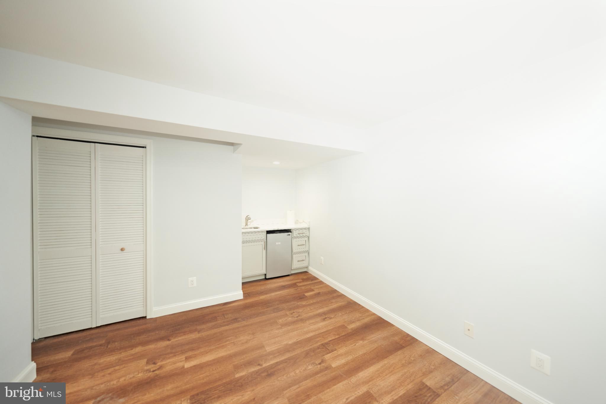 VILLA D ESTE VILLAGE - Residential Lease