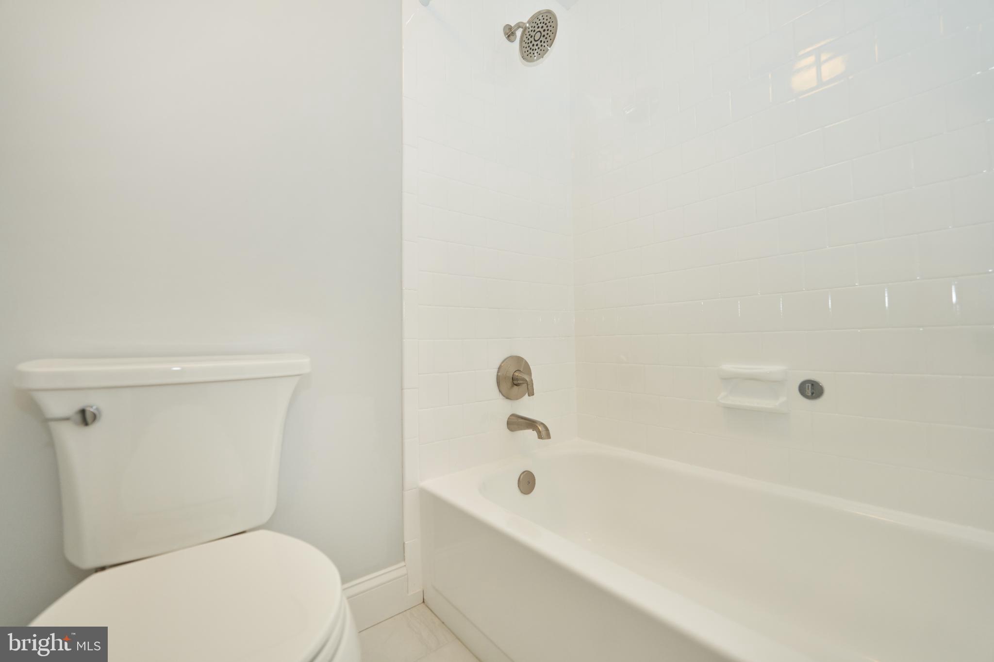 VILLA D ESTE VILLAGE - Residential Lease