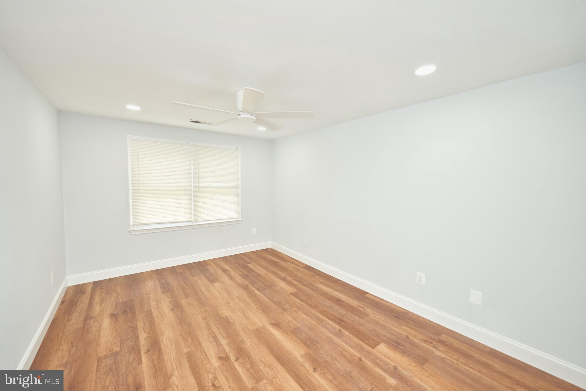 VILLA D ESTE VILLAGE - Residential Lease