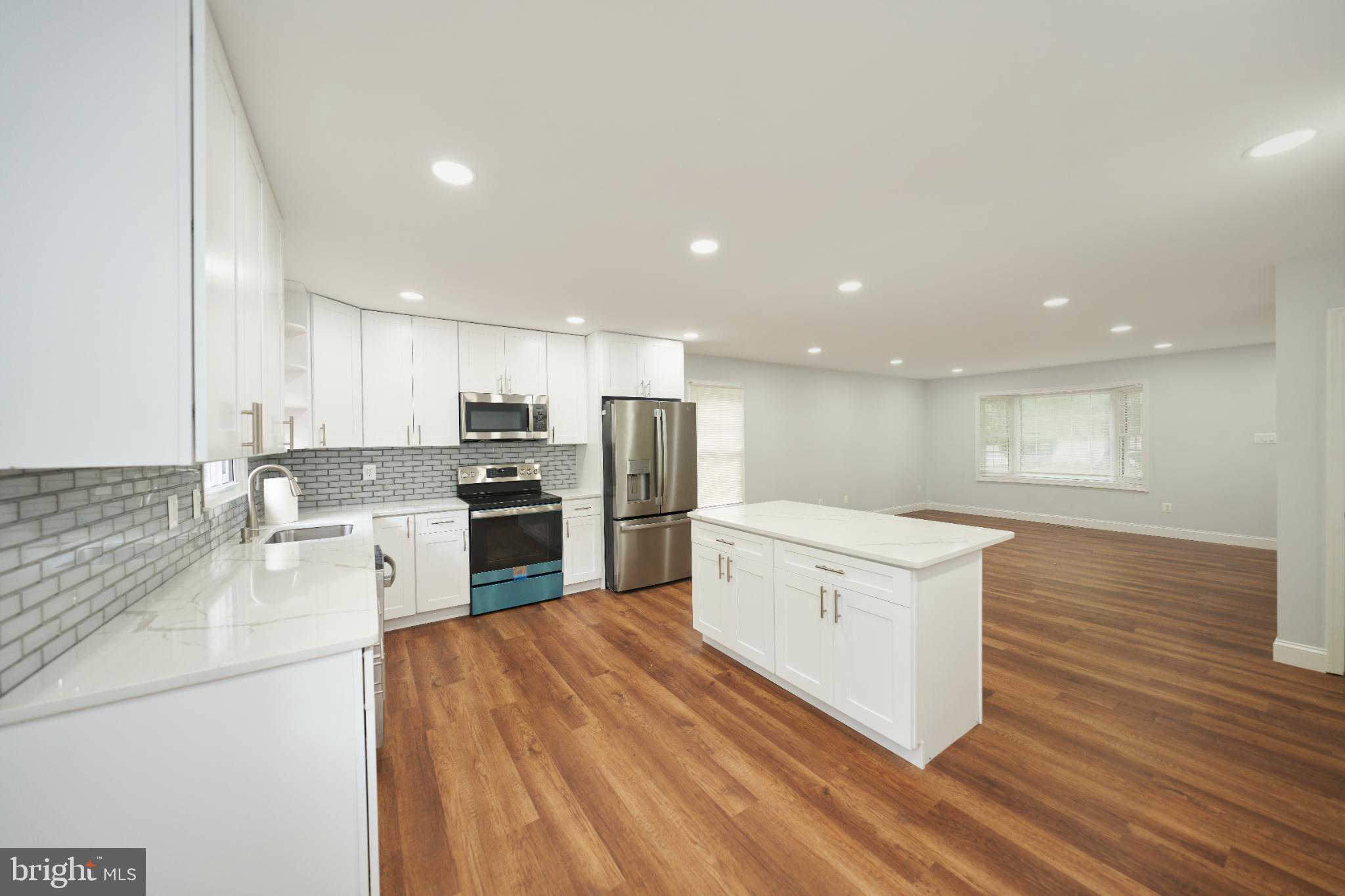 VILLA D ESTE VILLAGE - Residential Lease