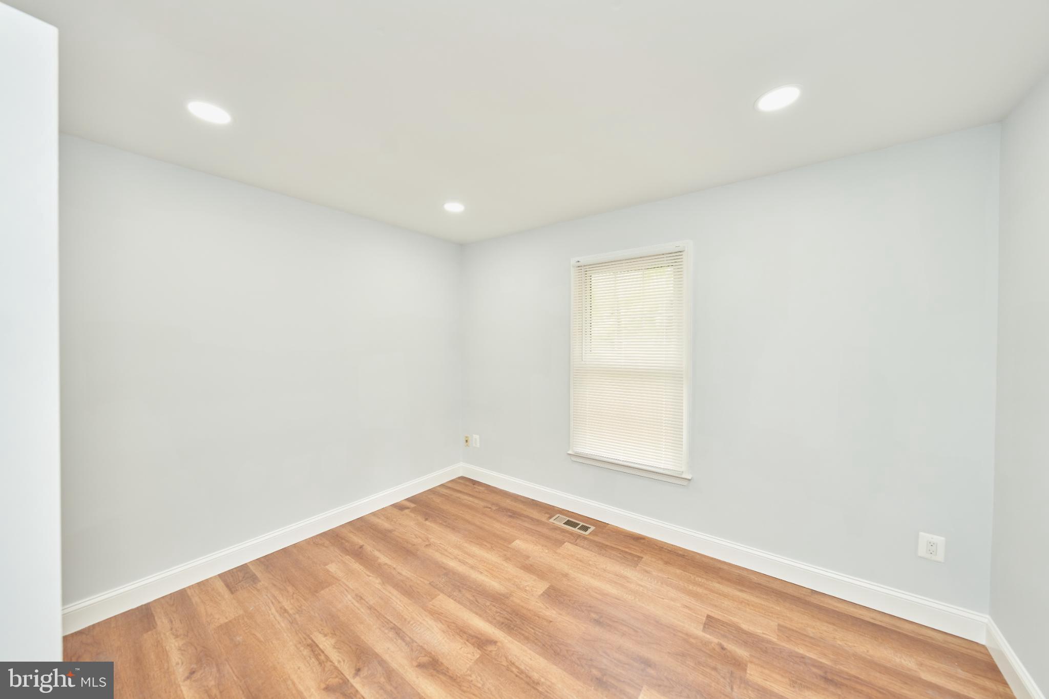 VILLA D ESTE VILLAGE - Residential Lease