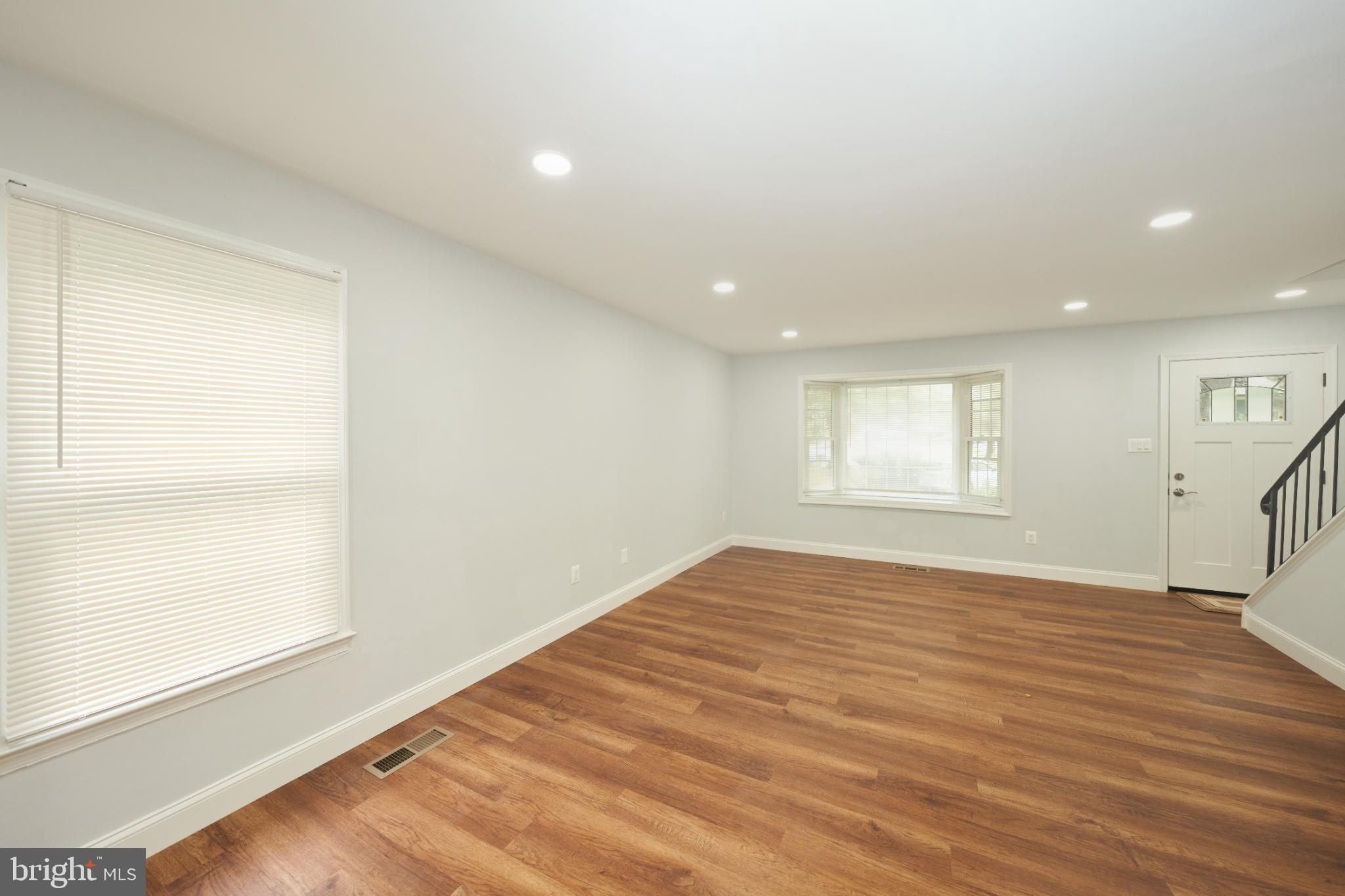 VILLA D ESTE VILLAGE - Residential Lease