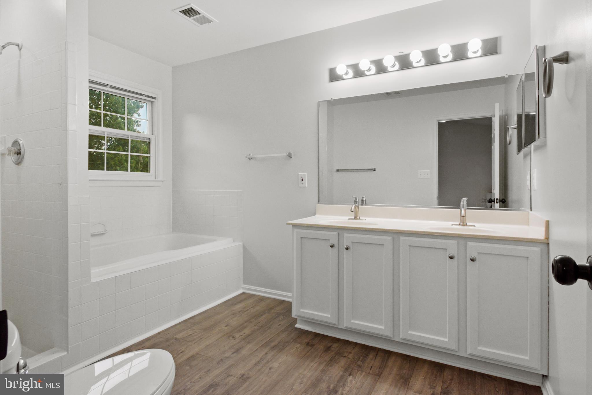 DUTCH HOLLOW - Residential