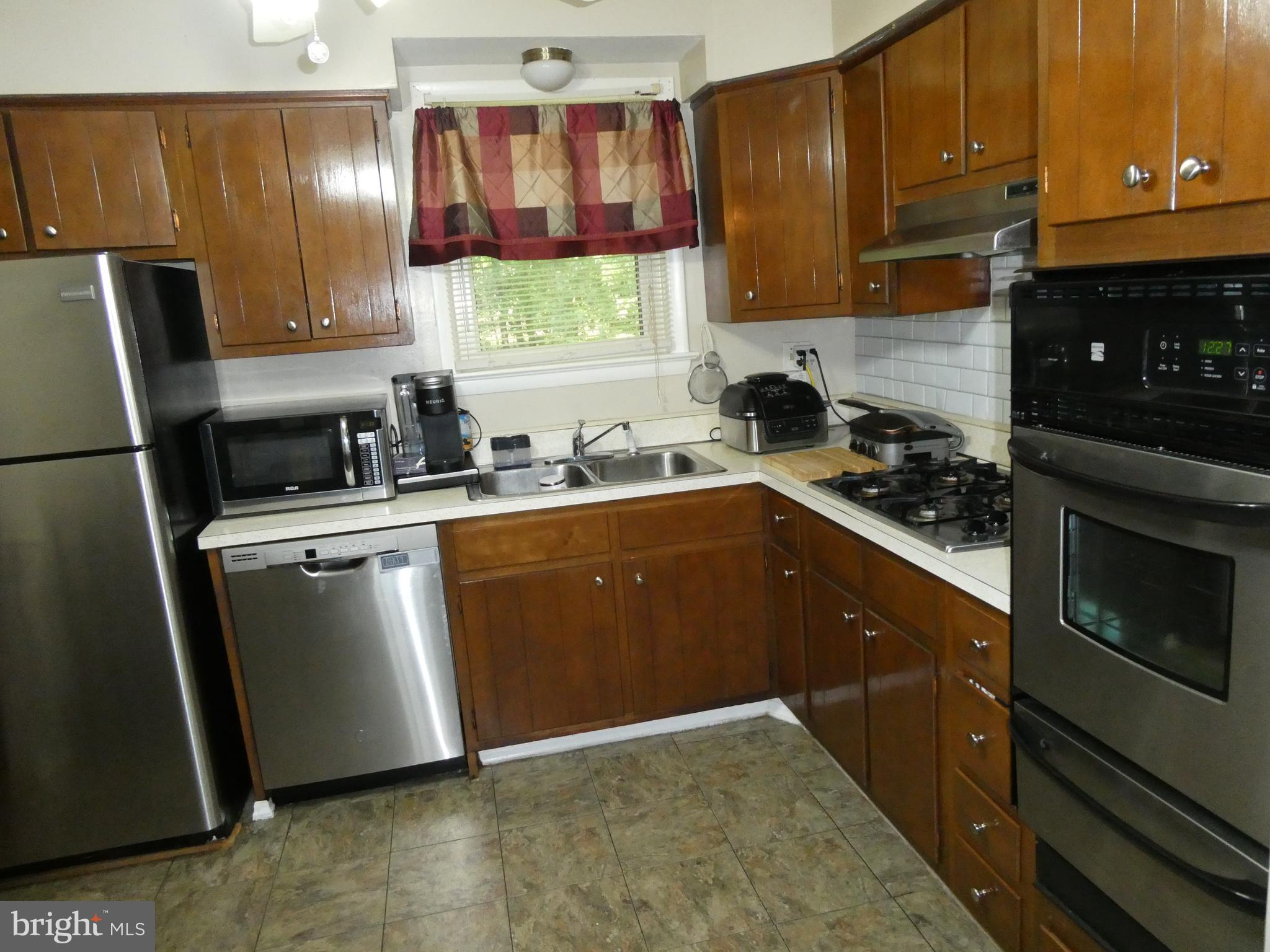 CRESTVIEW MANOR - Residential