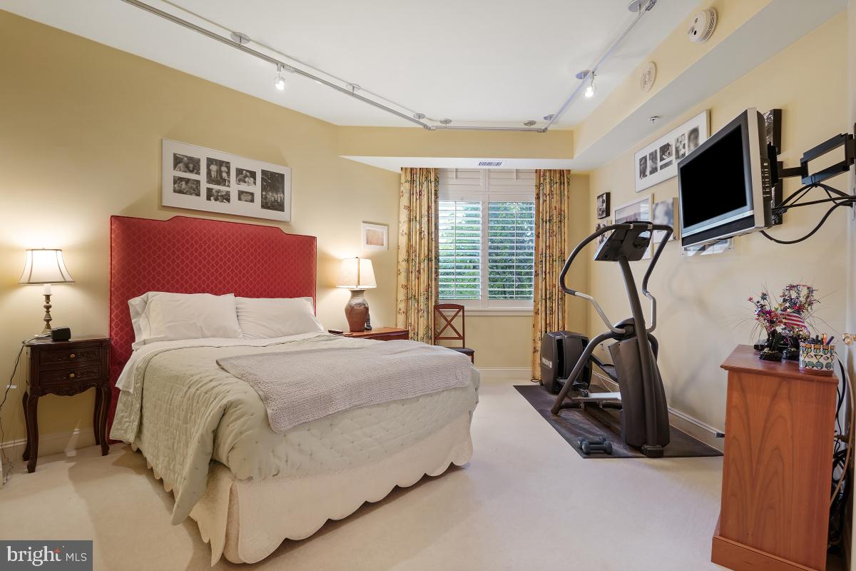 SOMERSET - Residential