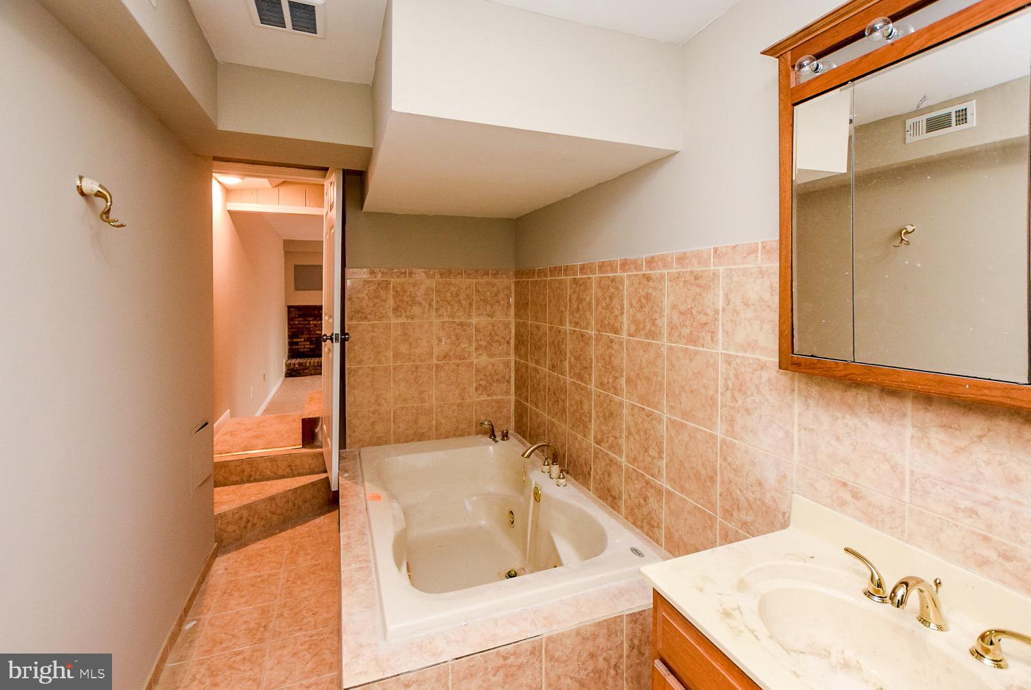 FORT WASHINGTON ESTATES - Residential