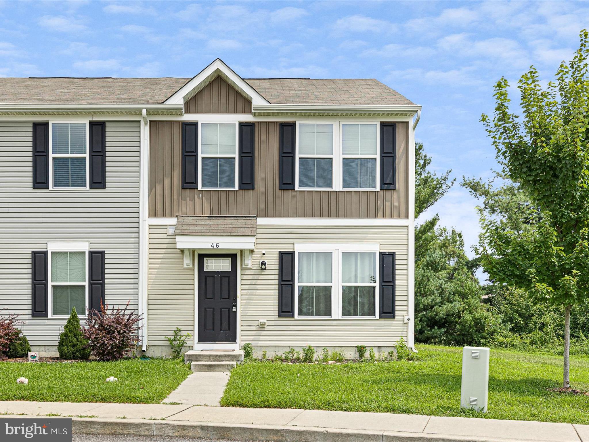 Welcome to 46 Azalea Circle, located in the community of West Creek Village! This end-unit townhome is the ideal end unit. Enjoy the convenience of dedicated parking right out front, and step inside to a home filled with natural light from large windows and a rear sliding glass door. The open-concept floor plan features a spacious kitchen with white cabinetry and an open floor plan, flowing seamlessly into the living room—perfect for everyday living and entertaining. Upstairs, you’ll find three bedrooms, including a large primary suite complete with a private ensuite bath and large walk-in closet. Outside, the home is surrounded by open space to the side and rear, offering added privacy and a great place to relax or entertain. Brand new carpet will be installed upstairs and in the living room prior to move-in. You don't want to miss this - schedule a private tour and see for yourself!
Application link - https://apply.link/fTQ5pUM
