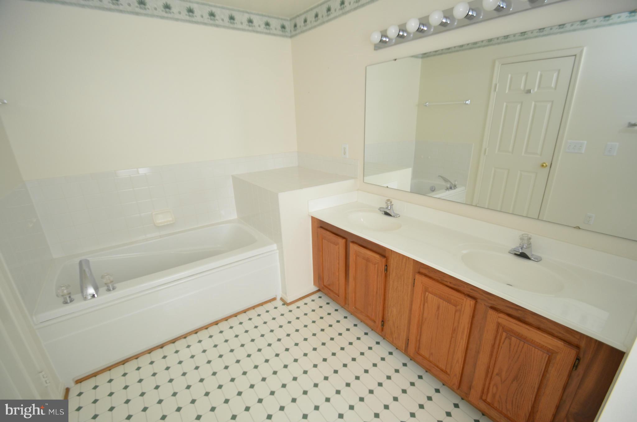 GLENWOOD MEWS - Residential Lease