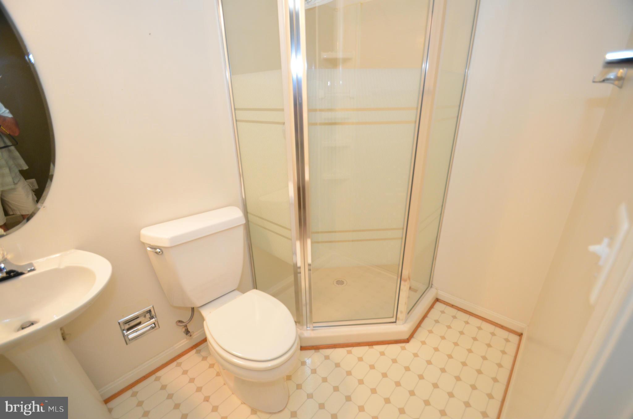 GLENWOOD MEWS - Residential Lease