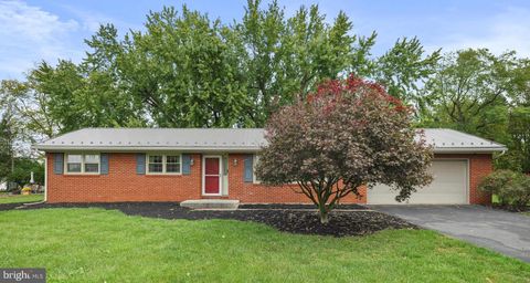 560 MEADOWVIEW CIRCLE GREENCASTLE PA 17225