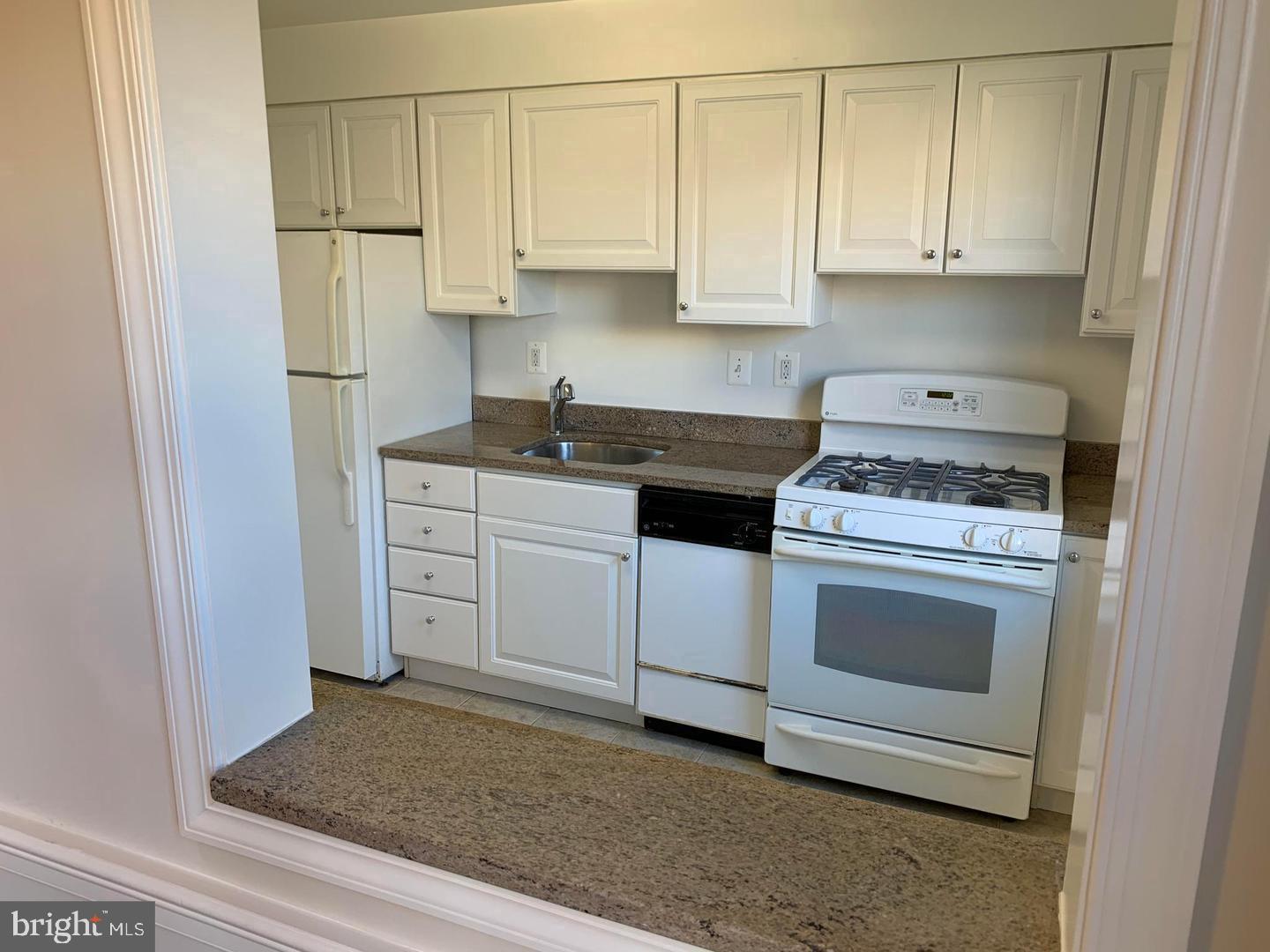 BELLE VIEW - Residential Lease