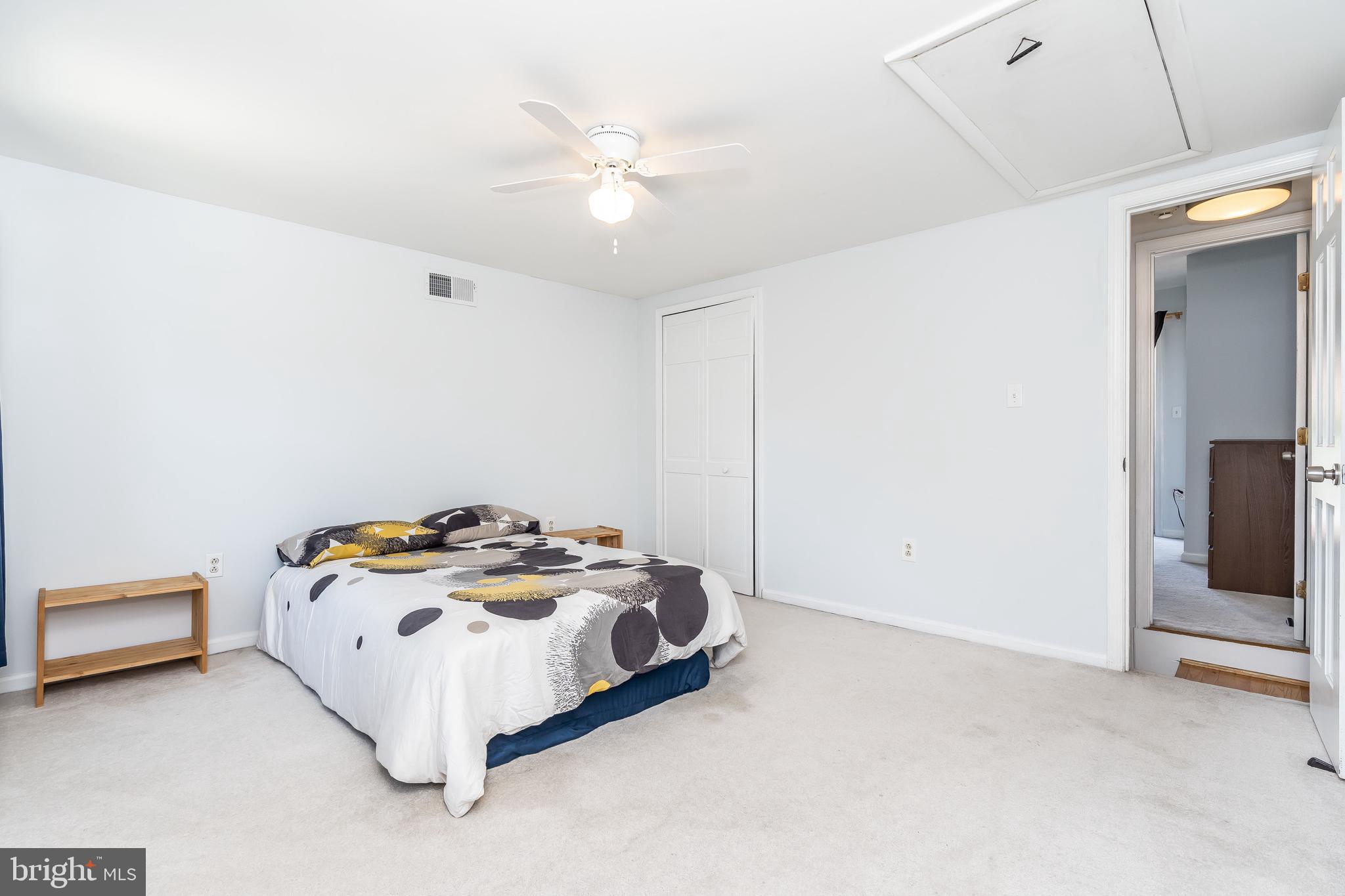 HOLLINS PARK - Residential