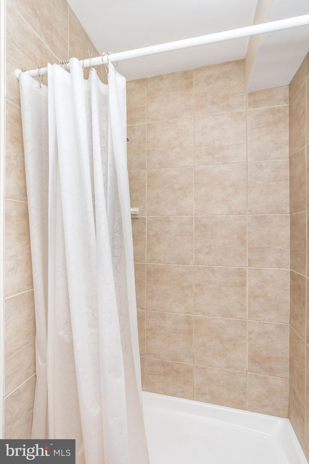 HOLLINS PARK - Residential