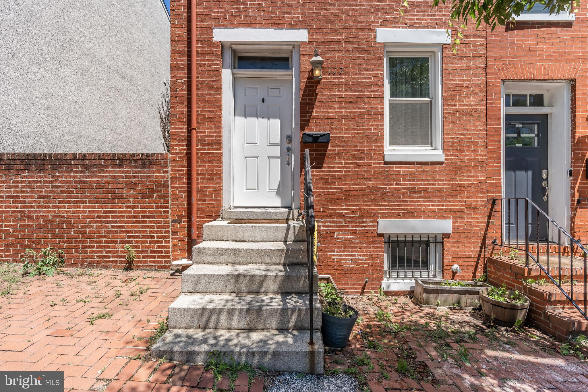 HOLLINS PARK - Residential