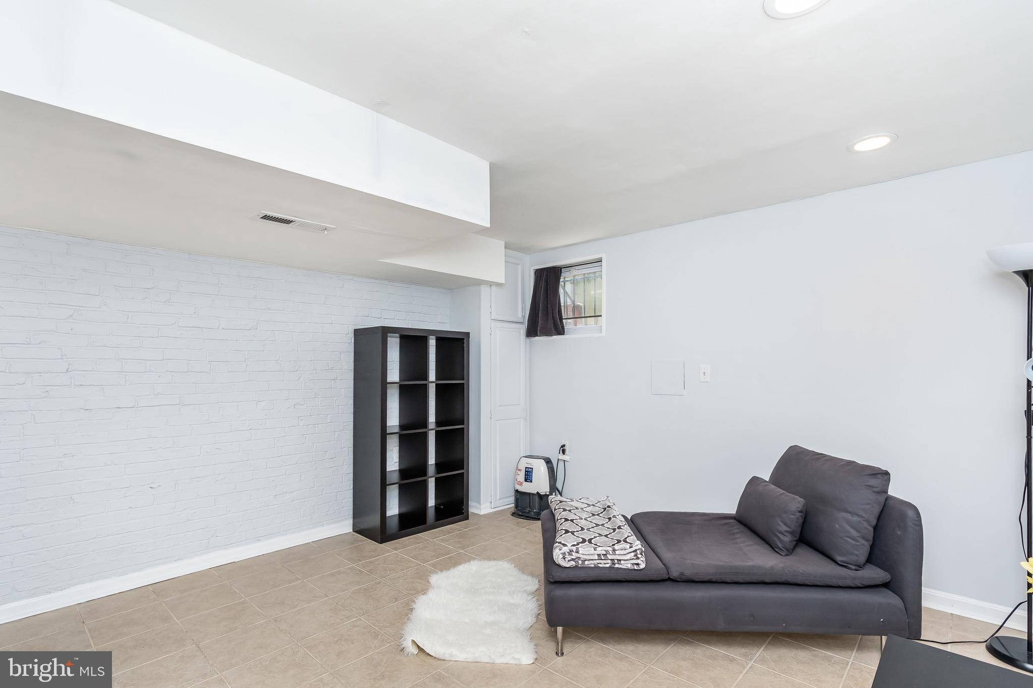 HOLLINS PARK - Residential