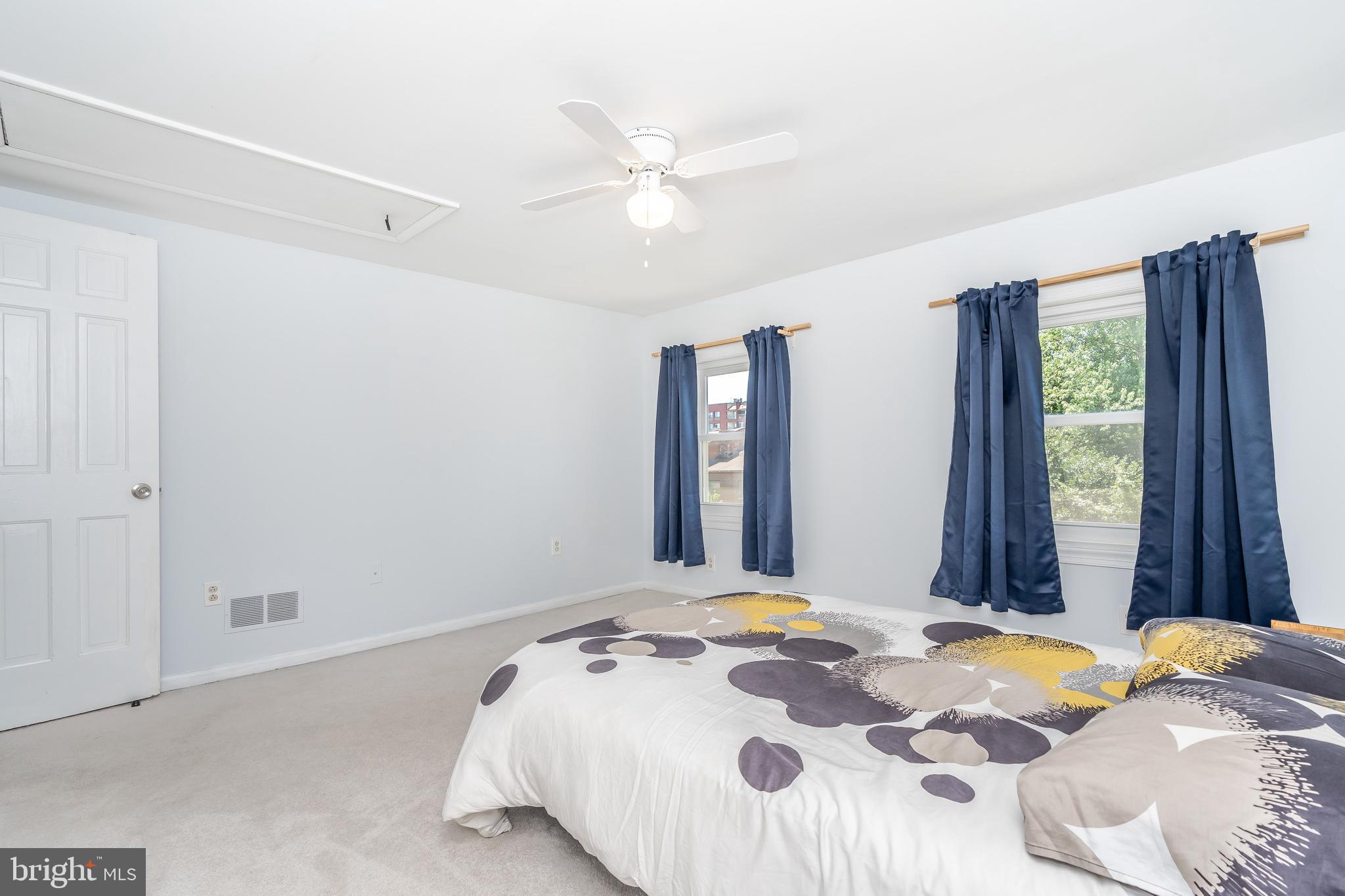 HOLLINS PARK - Residential