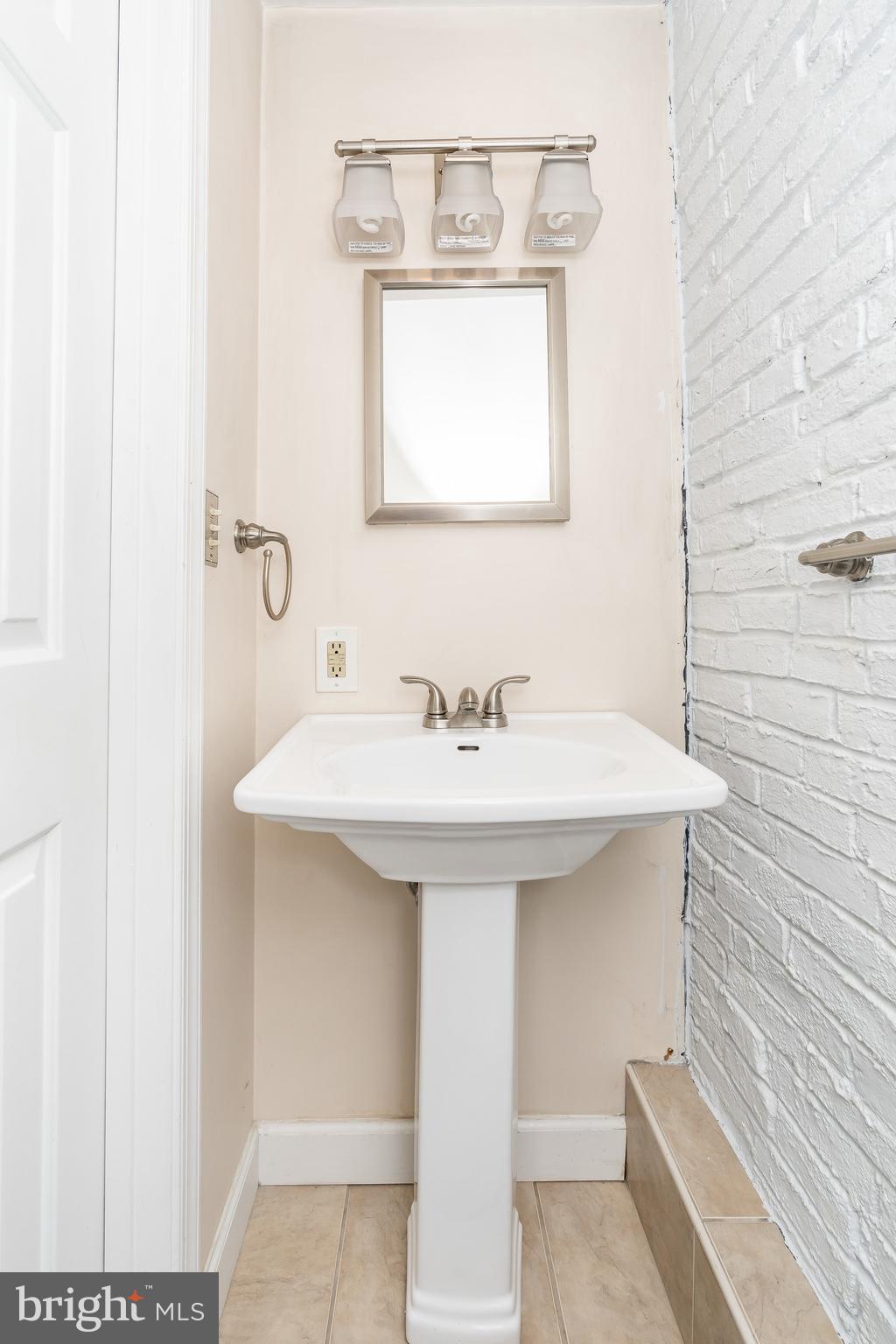 HOLLINS PARK - Residential