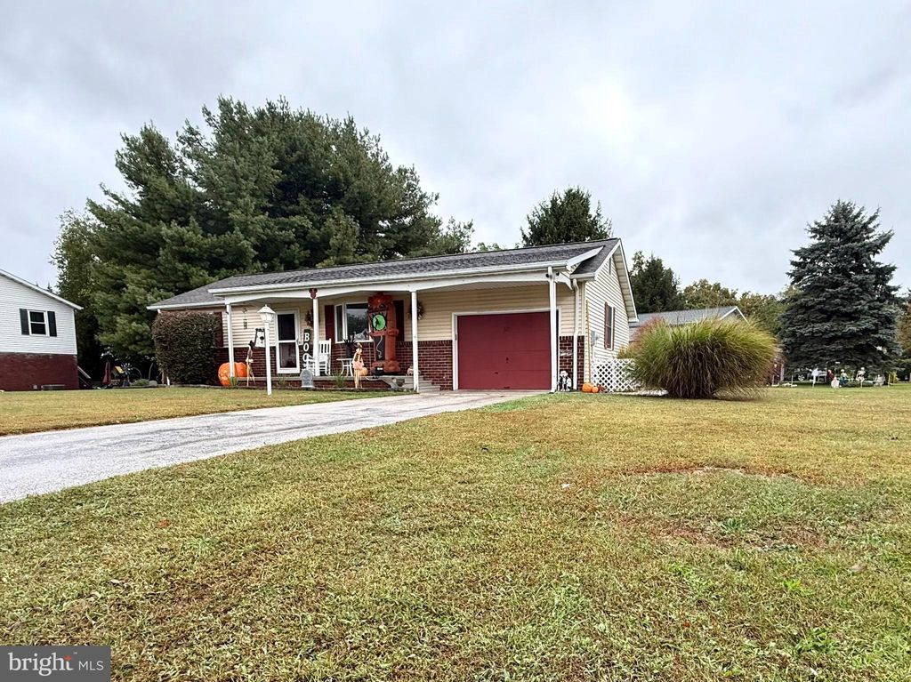 Photo of 62 Allen Drive, HANOVER, PA 17331 (MLS # PAYK2091514)