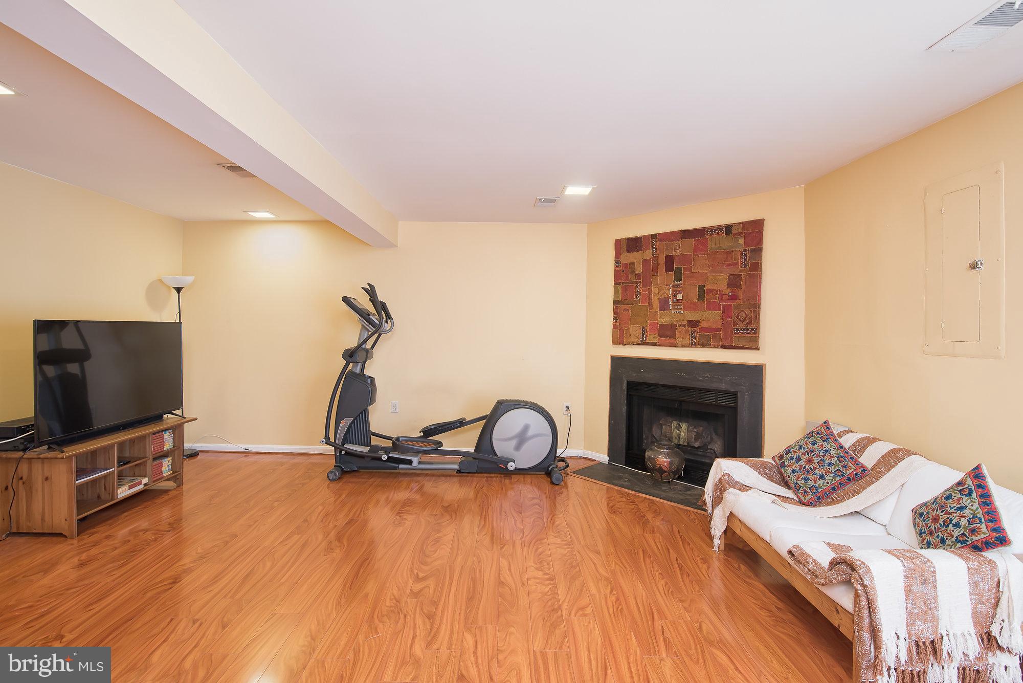 COLONY PARK - Residential