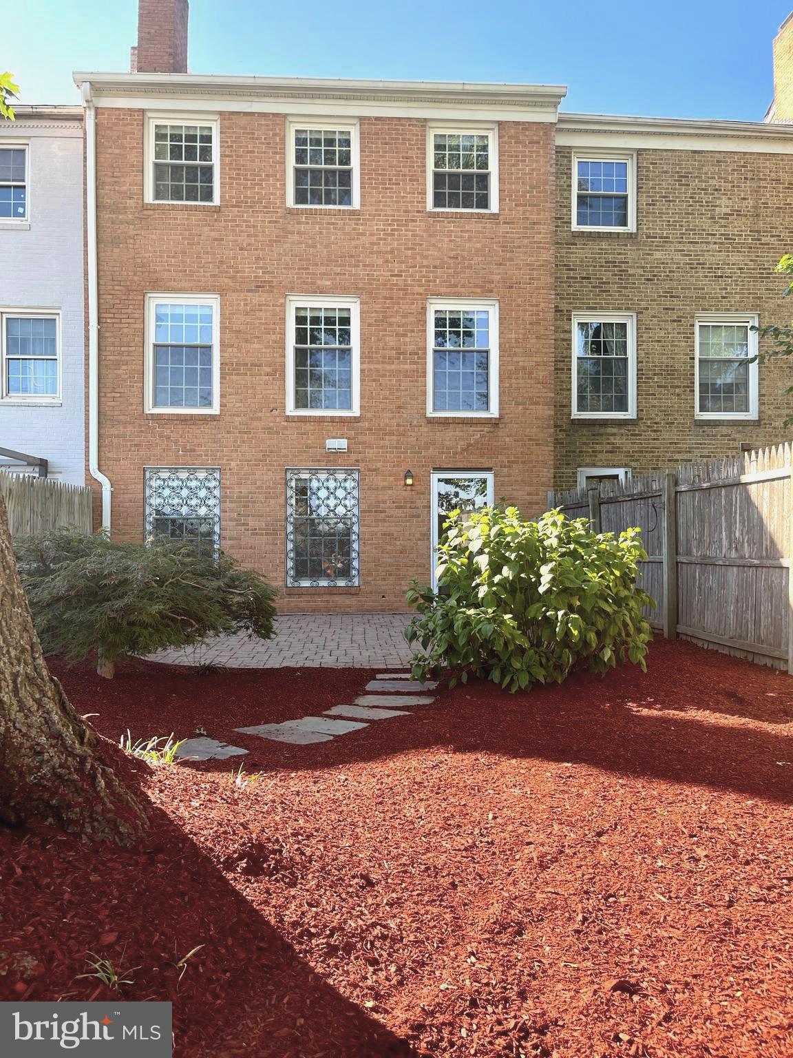 FALLS PLACE TOWNHOUSES - Residential