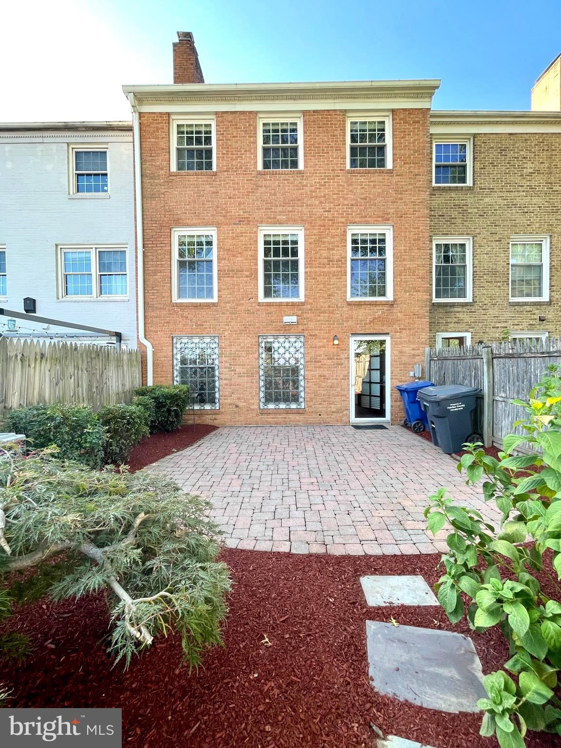 FALLS PLACE TOWNHOUSES - Residential