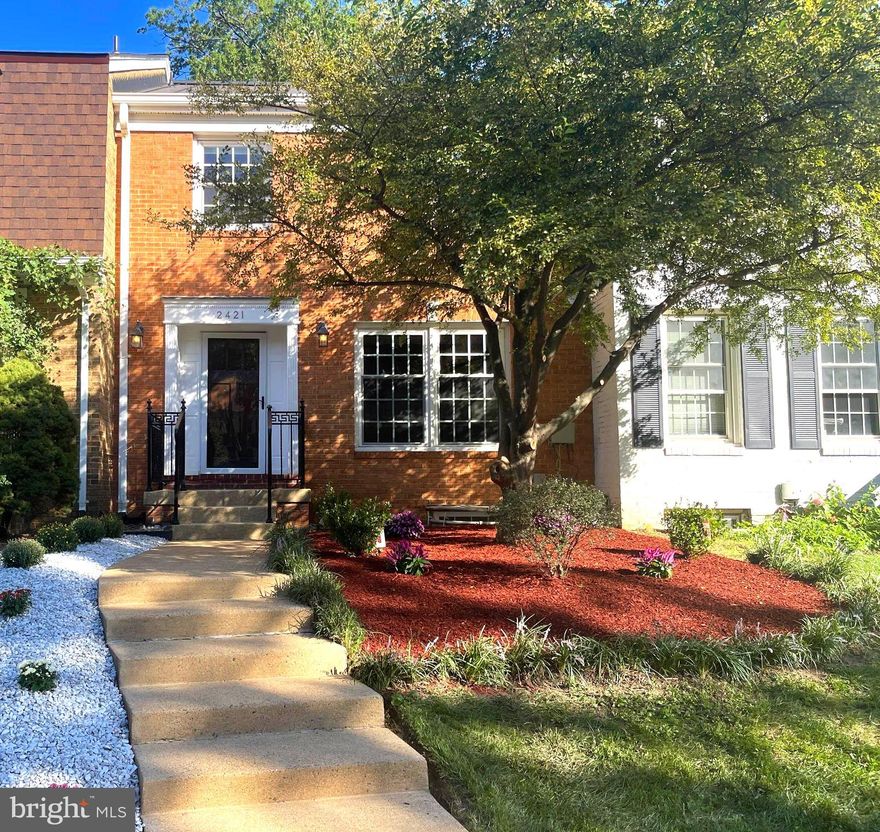 Updated 3 level 4 bedrooms, 3.5 bathroom Townhouse in Falls Church, VA. Freshly painted, polished wood floors and new rugs installed through out the house. Remodeled Gourmet kitchen with Kitchen Aid Stainless steel appliances with plenty of cabinets, white back splash and upgraded countertops. Main level powder room, dining room, and living room with wood burning fireplace and built ins. Upper level features Primary ensuite bedroom with bathroom, double closet, ceiling fan and two sinks. Additional Two good size bedrooms and a full bathroom.  Lower level features bedroom with built ins, full bathroom, recreation room with wood burning fireplace and laundry/storage area.  The recreation room walks out to the patio and fully fenced yard. Two assigned parking spaces. Water proofing, New metal roof and new gutters were installed in 2020. Water heater was installed in 2018.  Less than a mile to West Falls Church Metro. Conveniently located near Tysons, Falls Church city, DC, shops and restaurants.

In person Open house on Sat 09/02 1-3pm and Sun 09/03 11-2pm