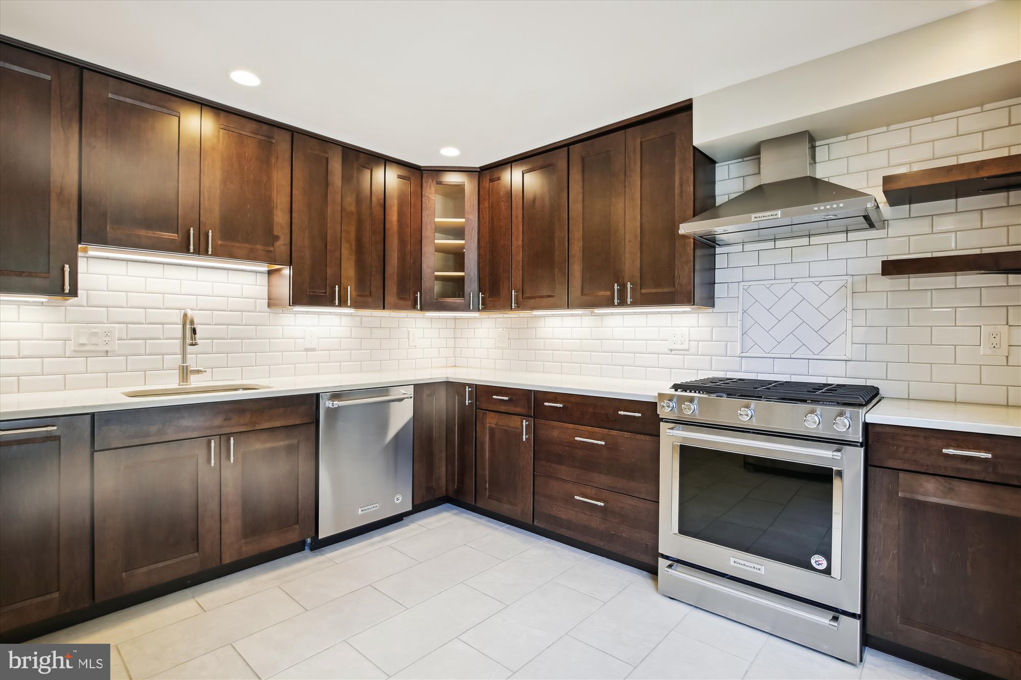 FALLS PLACE TOWNHOUSES - Residential