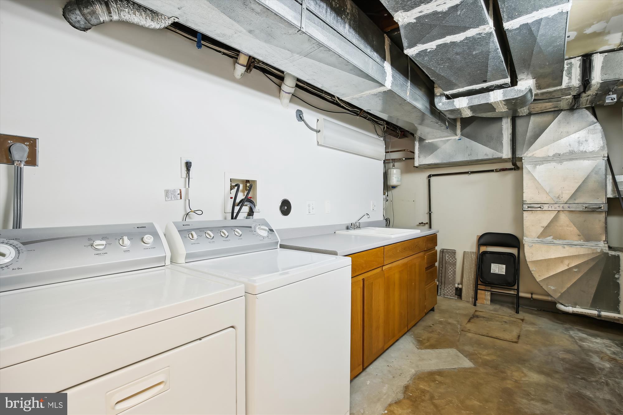 FALLS PLACE TOWNHOUSES - Residential