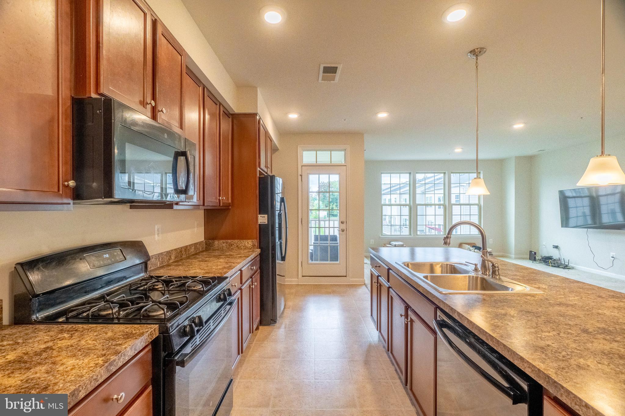 OAKDALE VILLAGE - Residential Lease