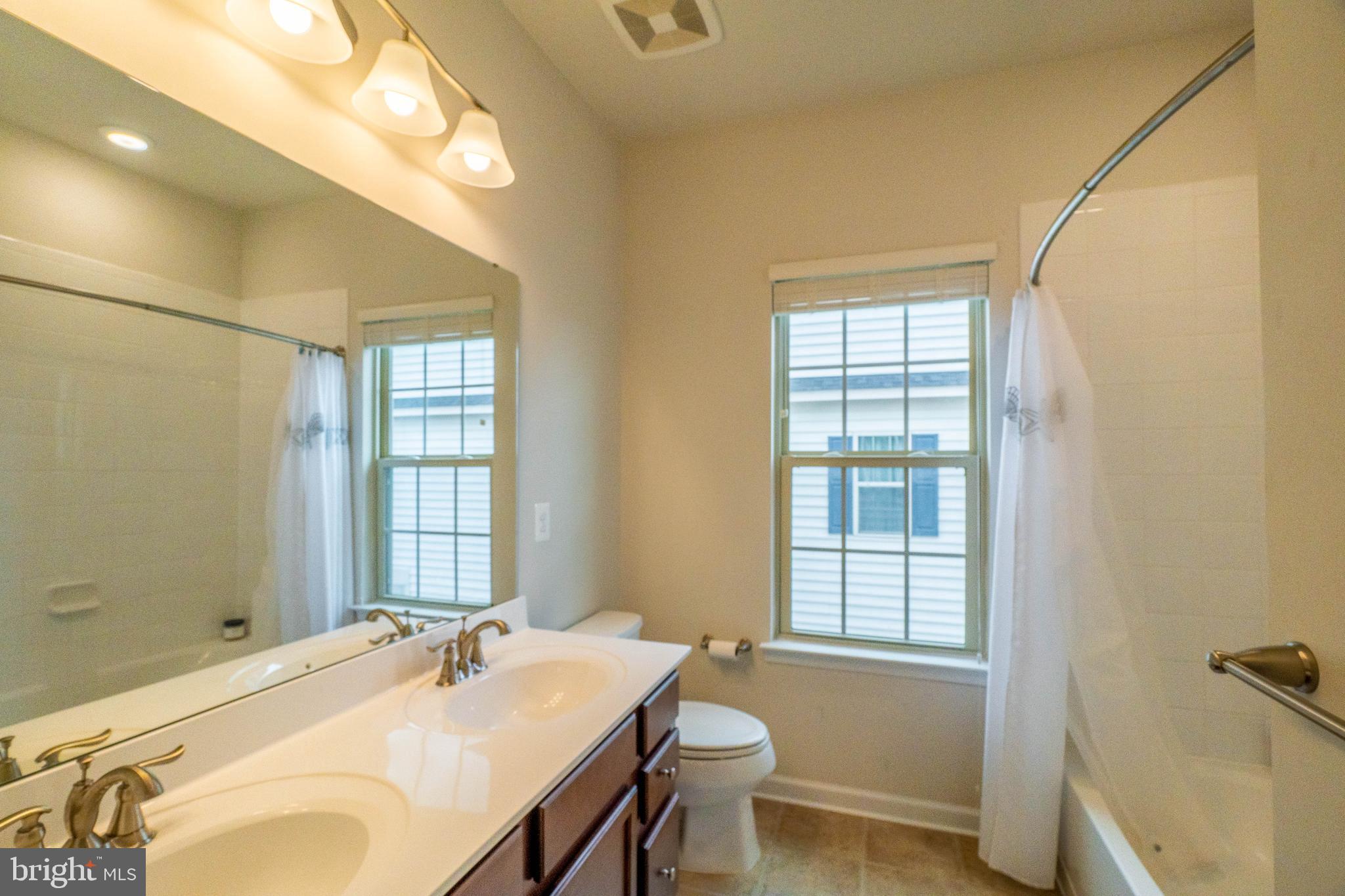 OAKDALE VILLAGE - Residential Lease