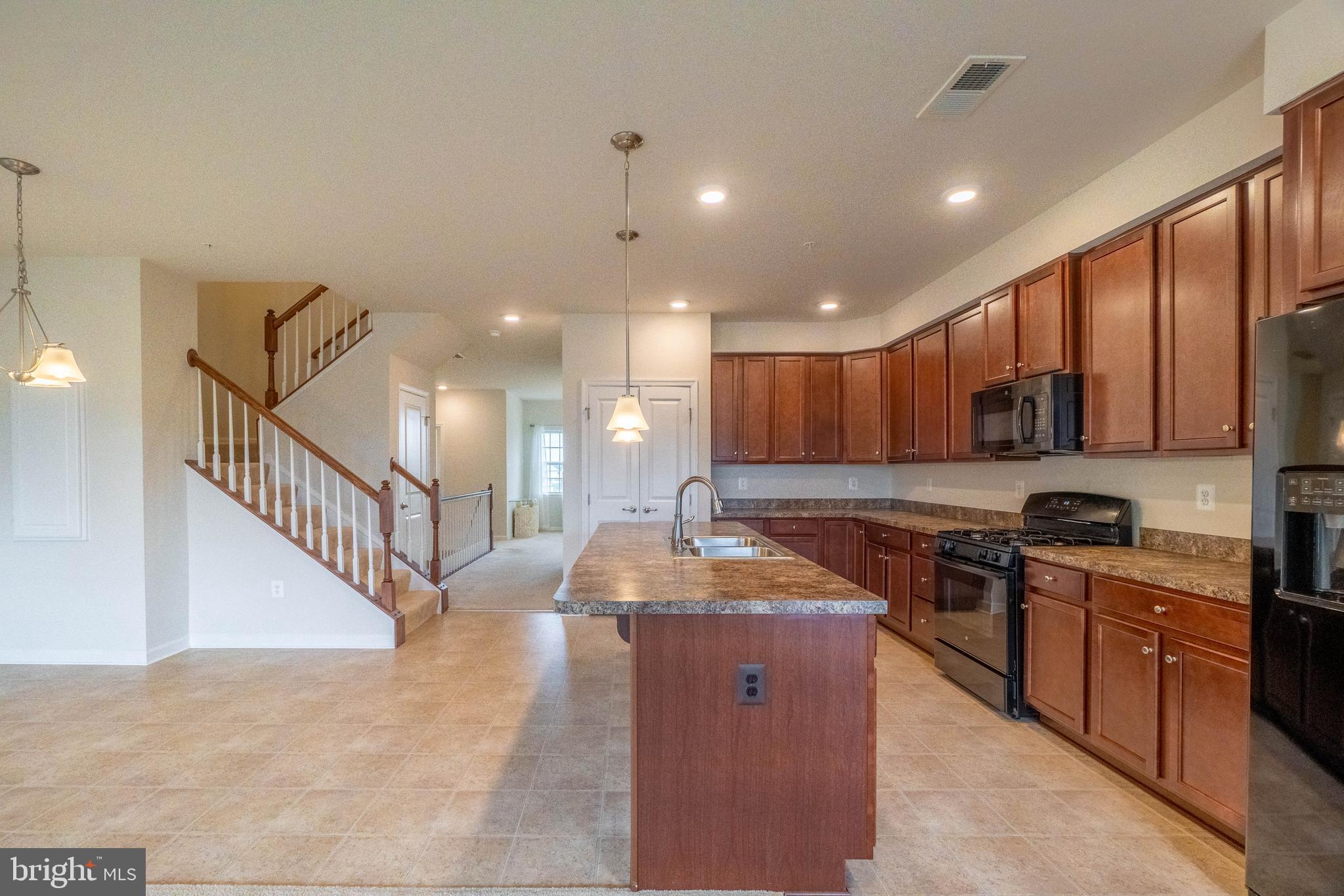 OAKDALE VILLAGE - Residential Lease