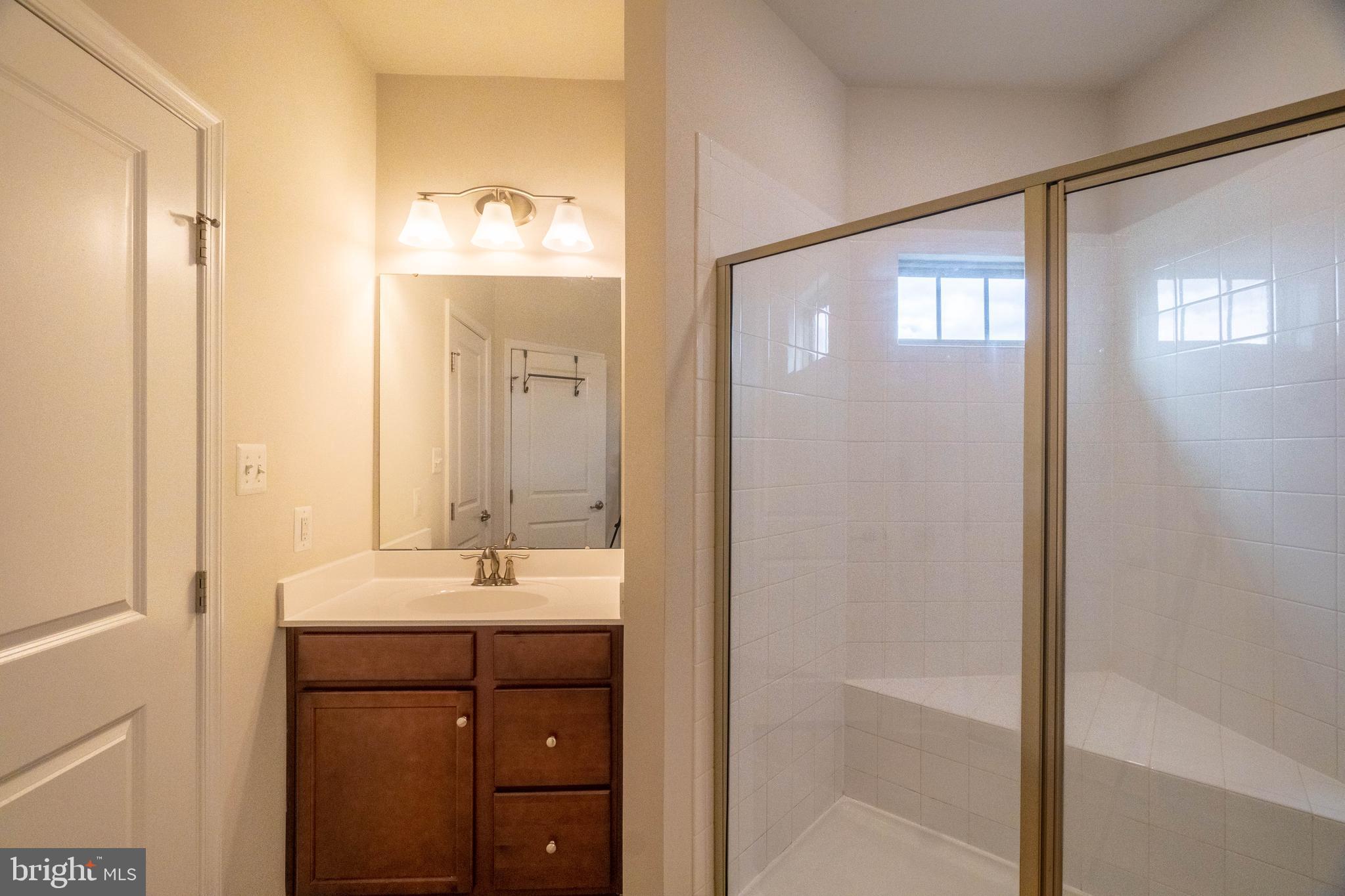 OAKDALE VILLAGE - Residential Lease